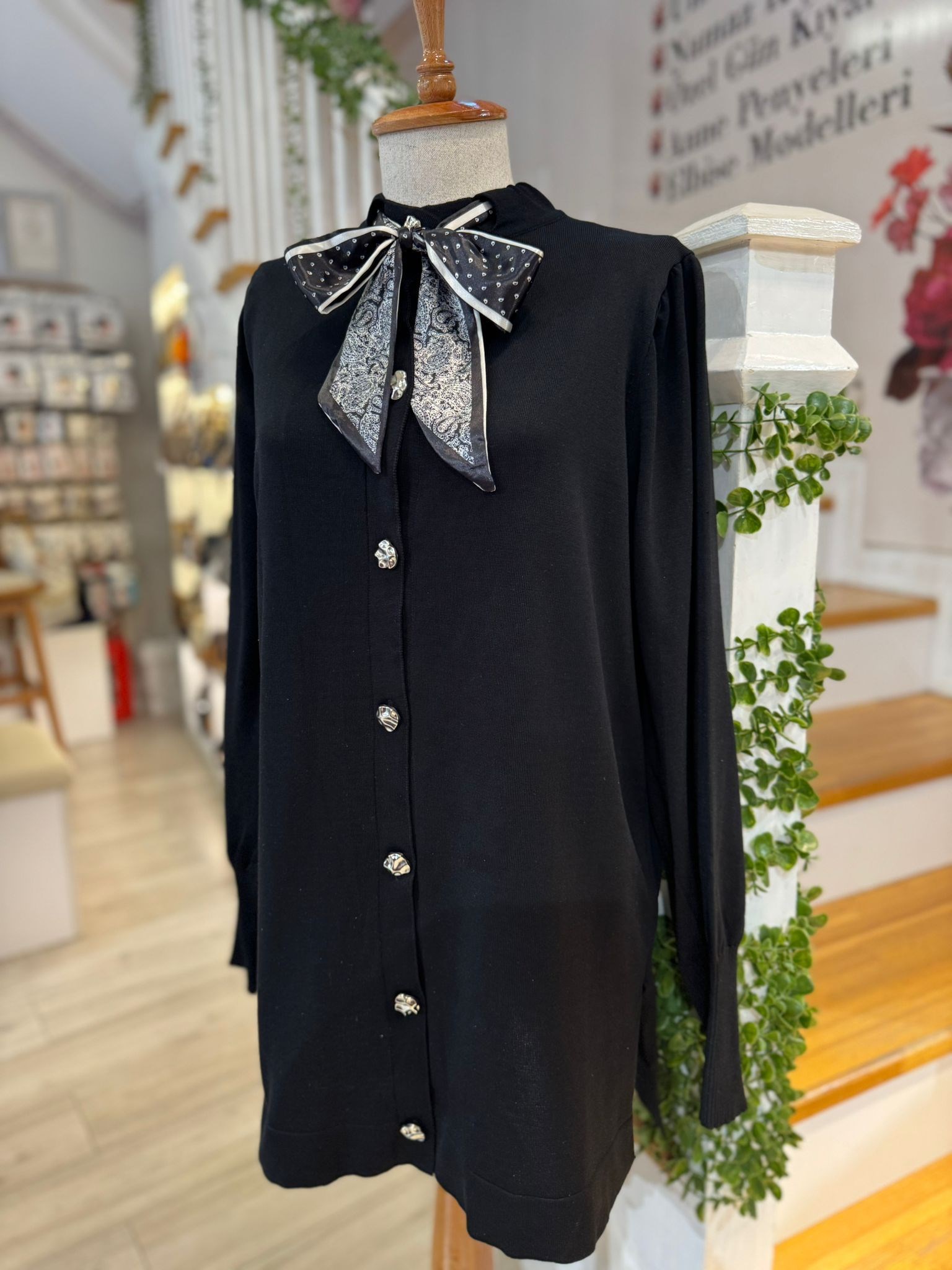 26099 SİYAH TRİKO HIRKA
