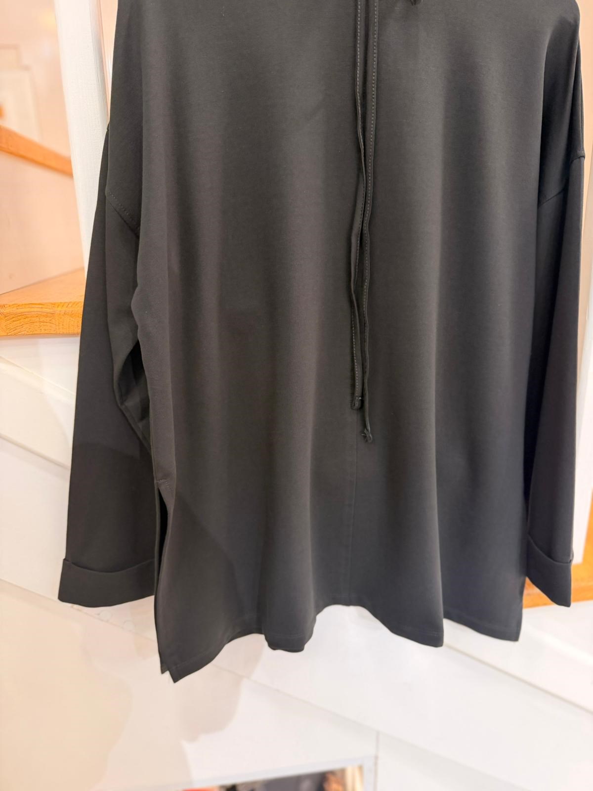 2755 S-M SİYAH DİKİŞ DETAYLI YIRTMAÇLI SWEATSHIRT