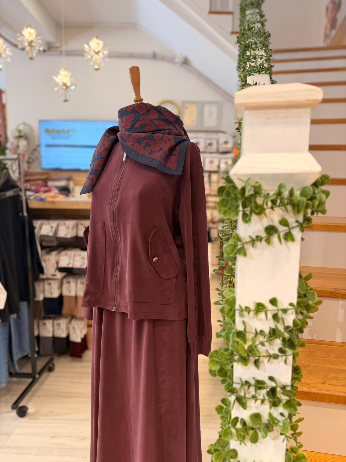 4484  MÜRDÜM ETEKLİ TAKIM