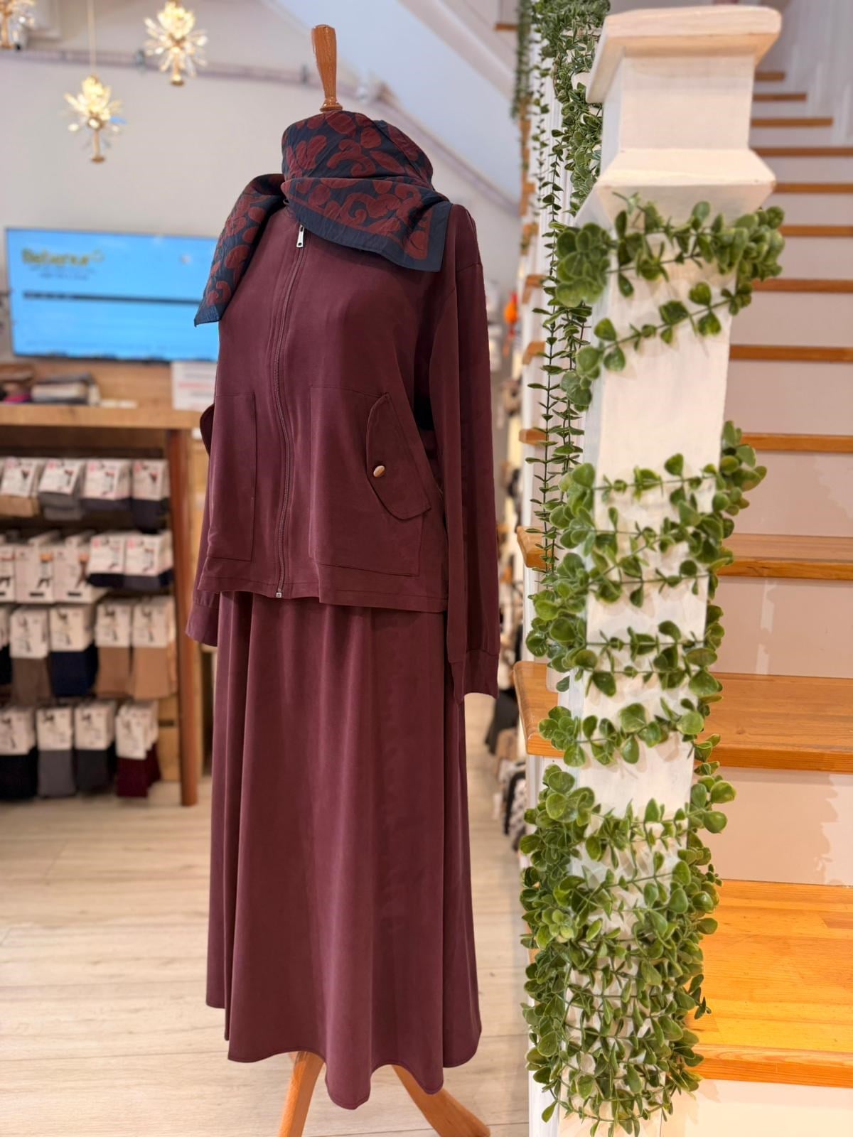 4484  MÜRDÜM ETEKLİ TAKIM