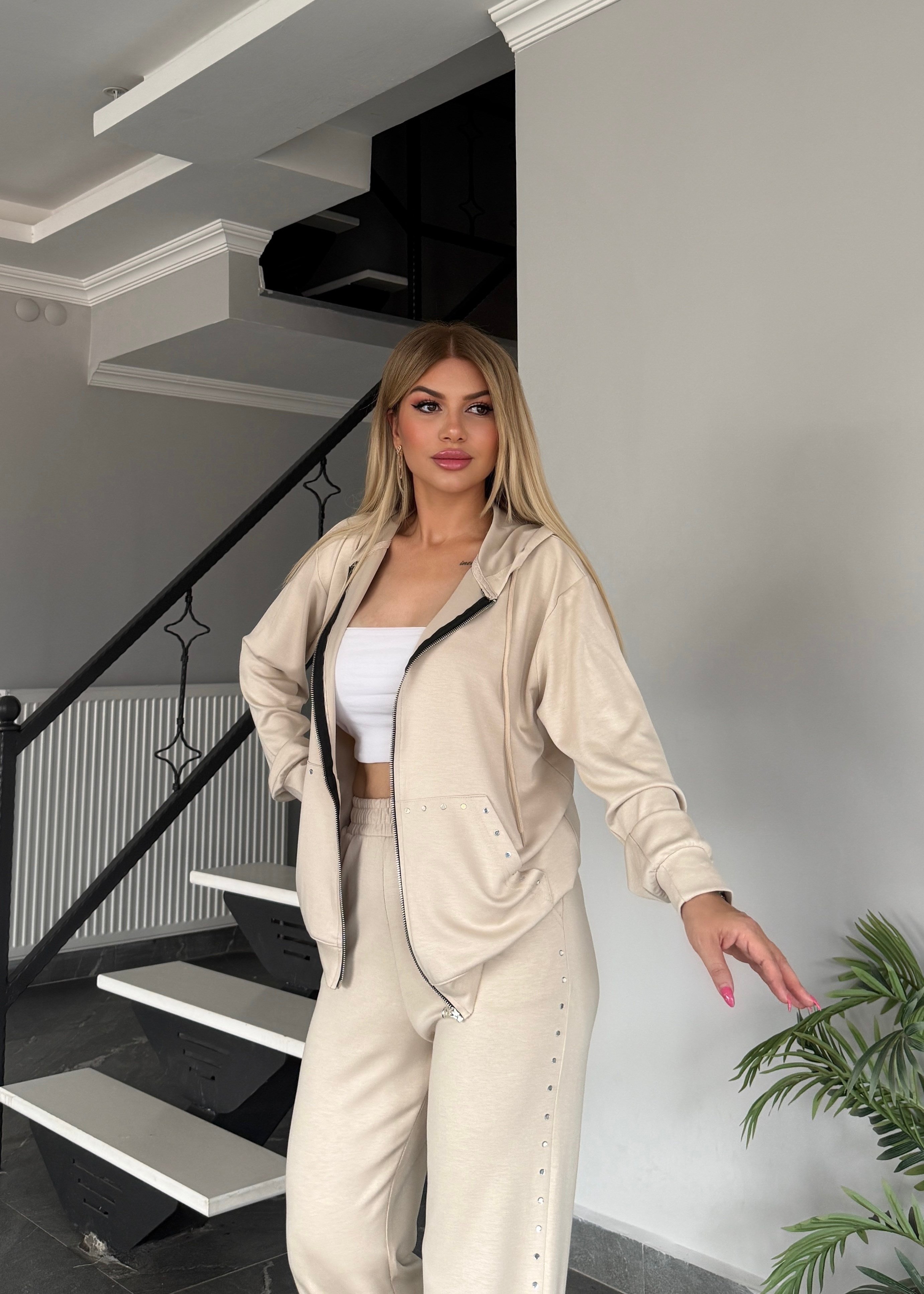 BB Sıra taşlı takım krem