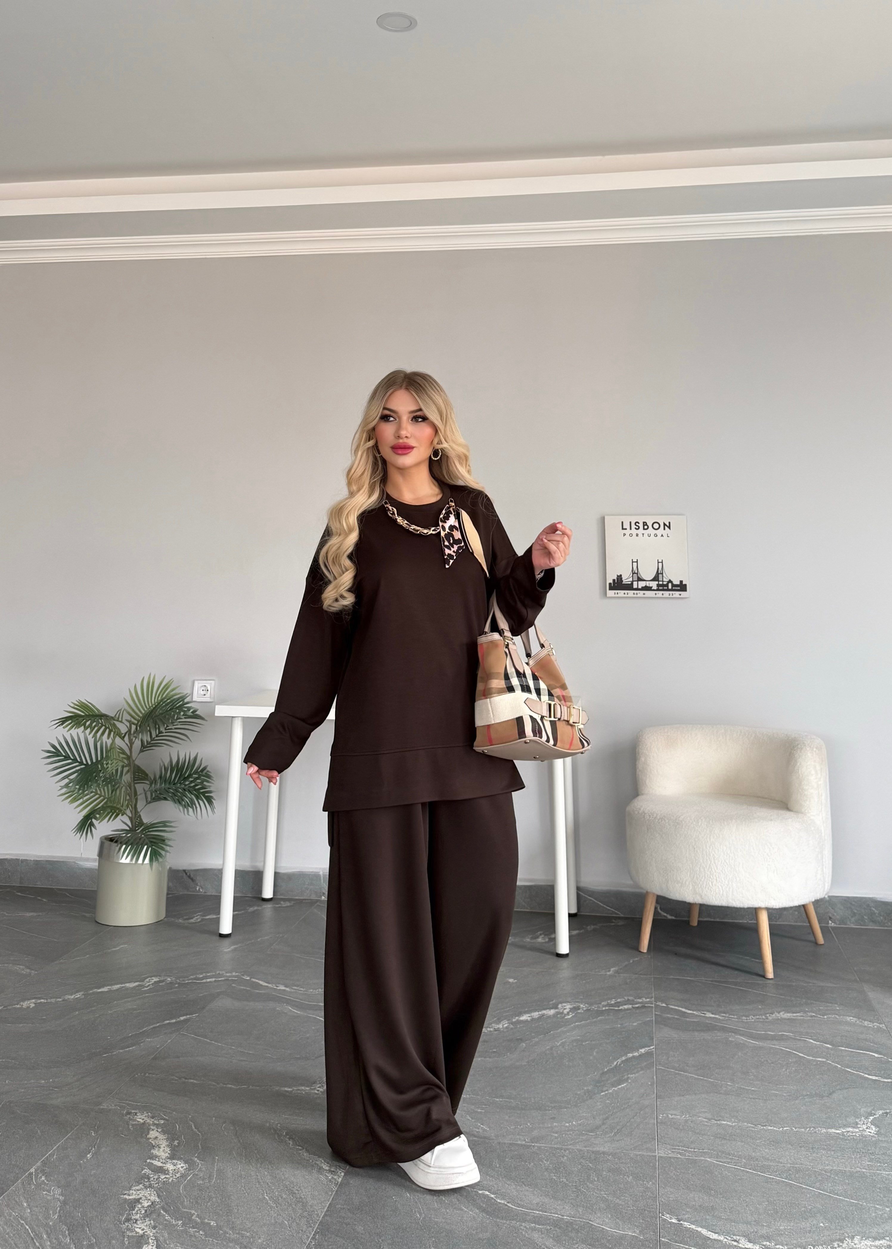 Fularlı takım kahve 