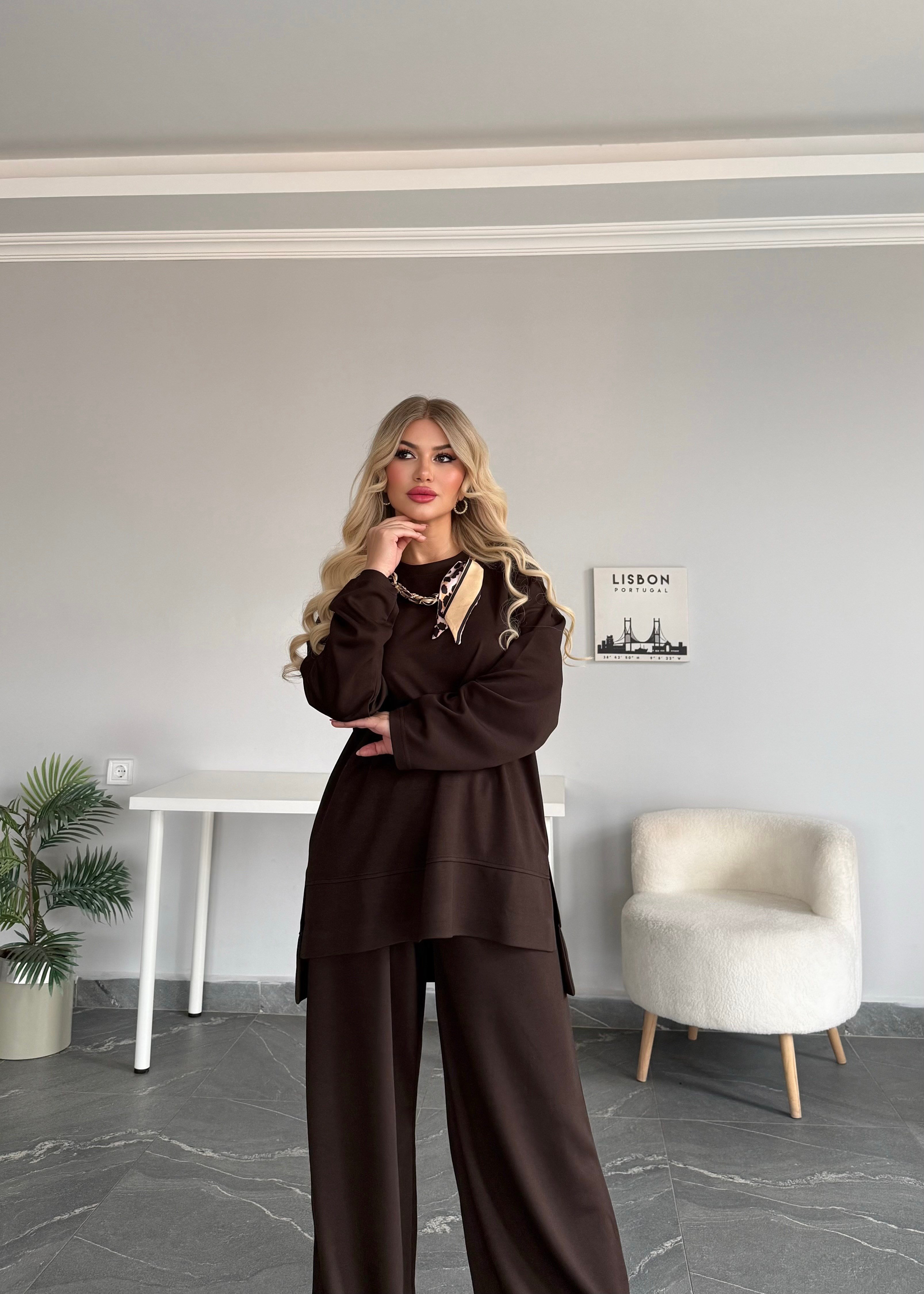 Fularlı takım kahve 