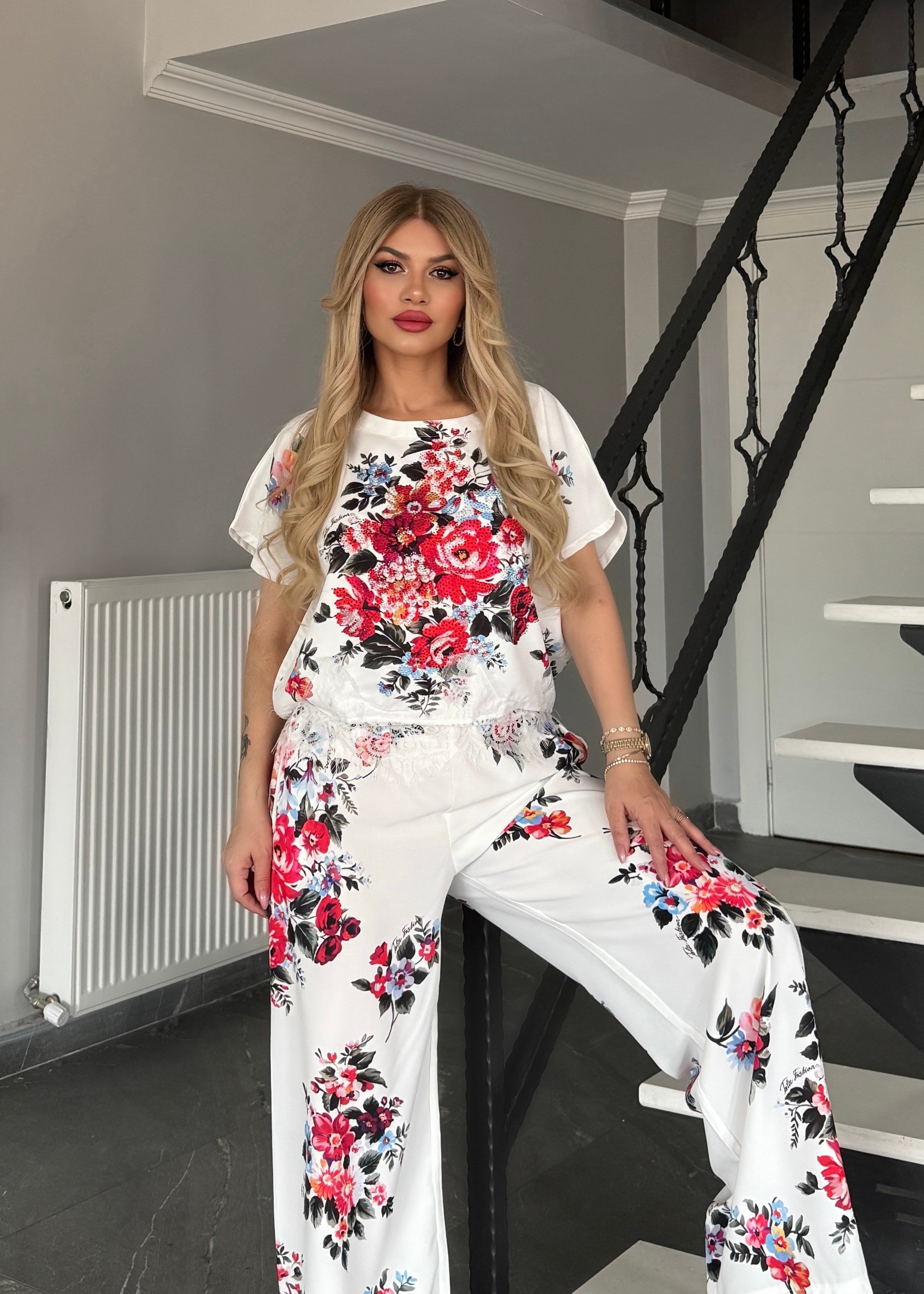 Rose taşlı takım beyaz 