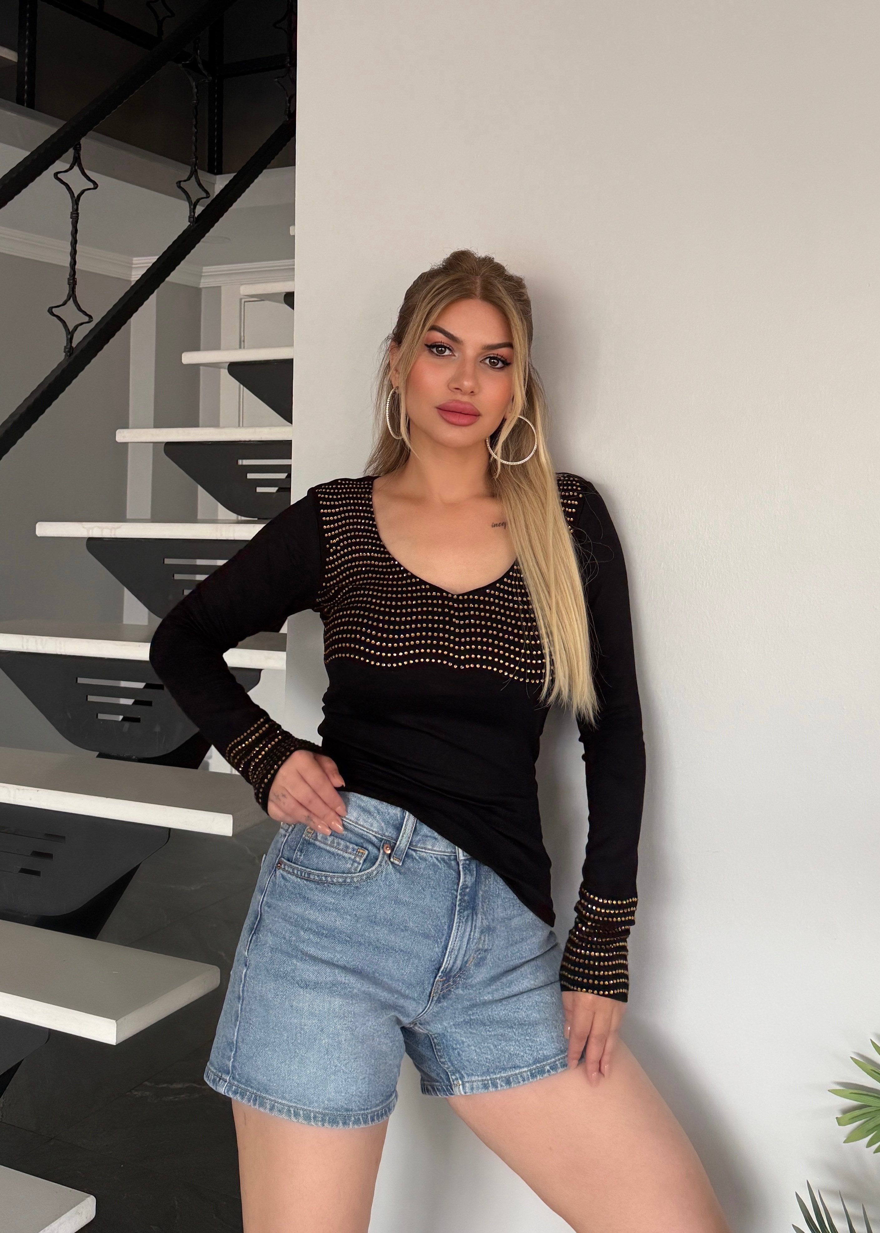 V yaka taşlı buluz gold taşlı 