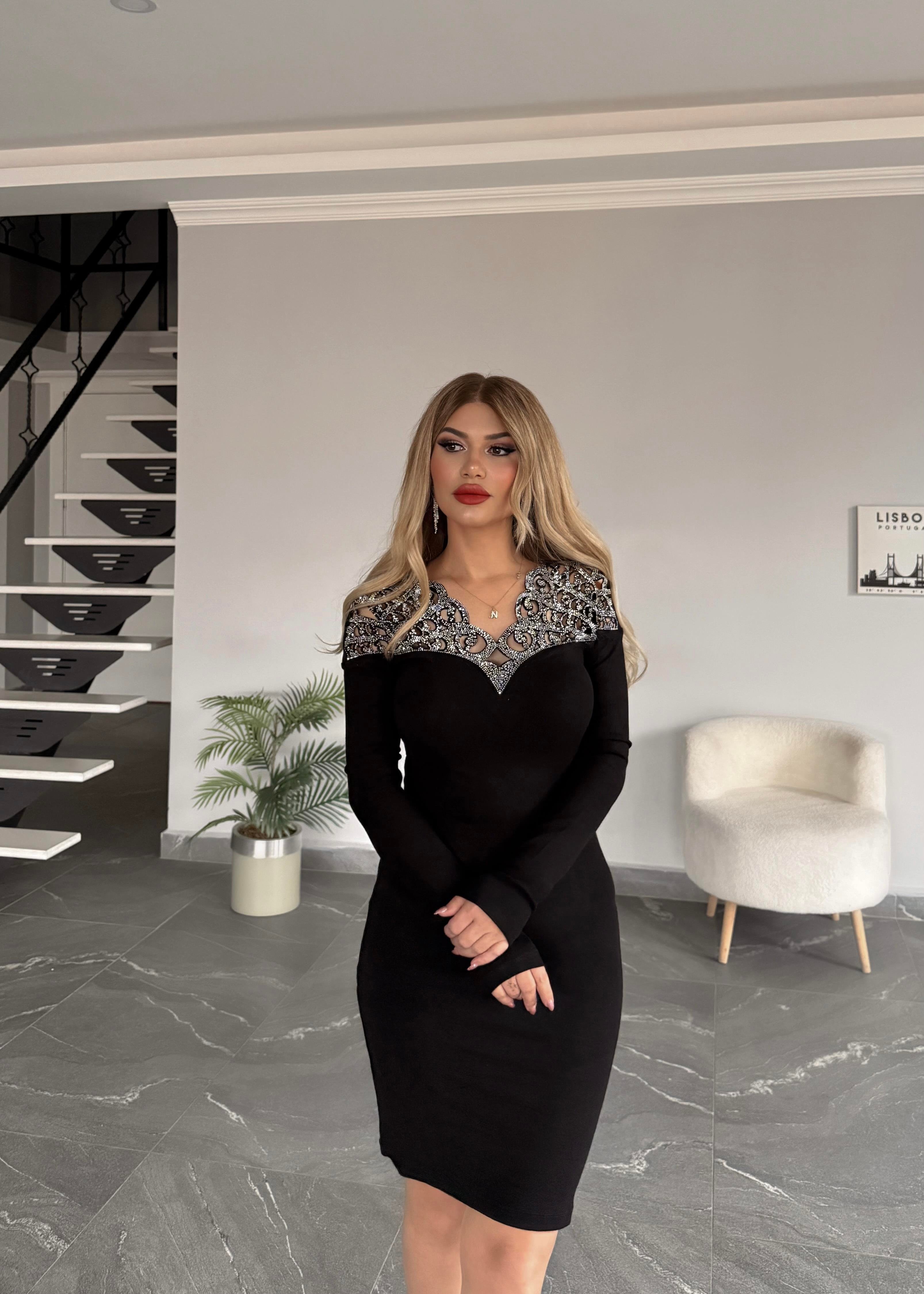 Yaka taşlı elbise 