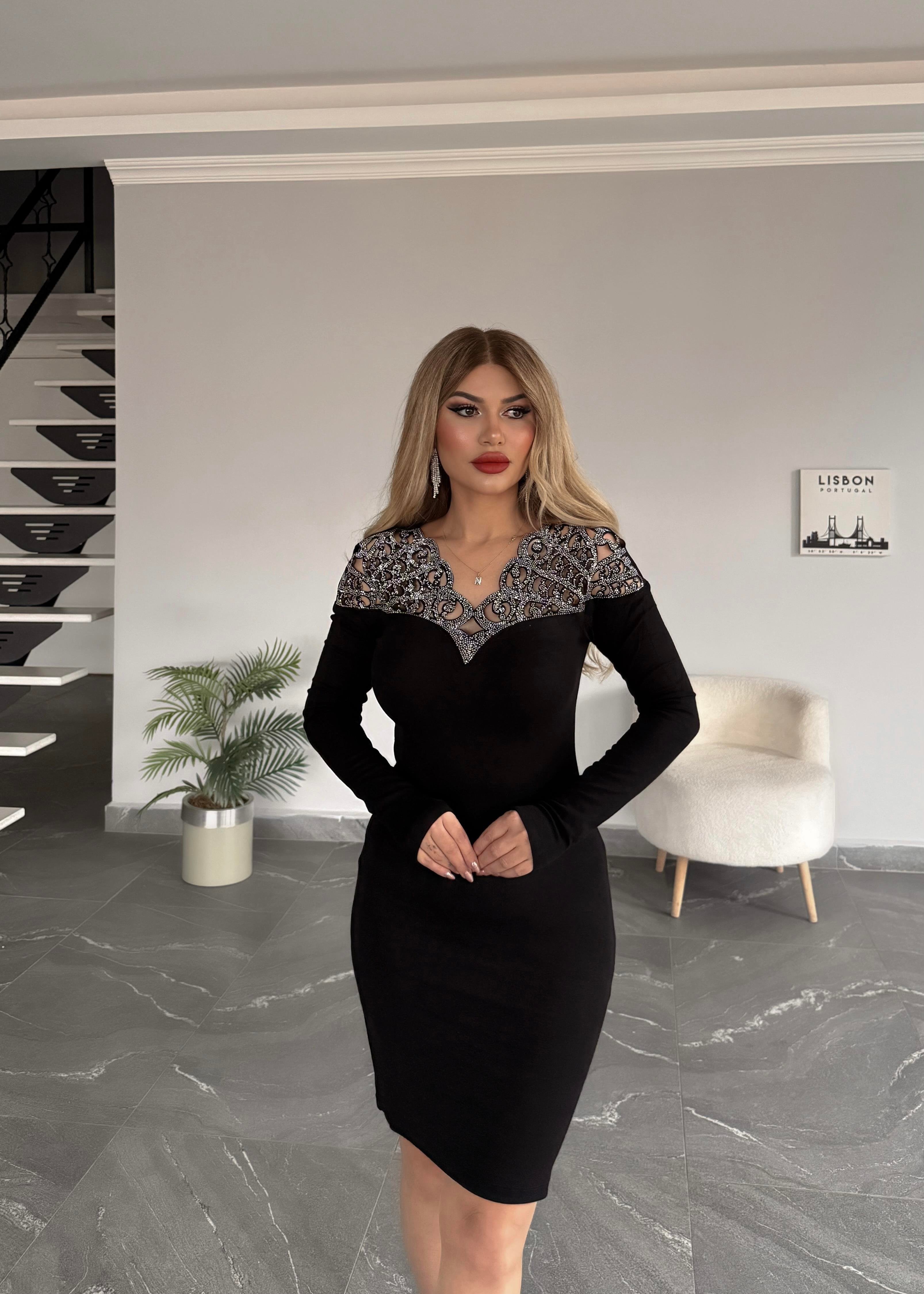 Yaka taşlı elbise 