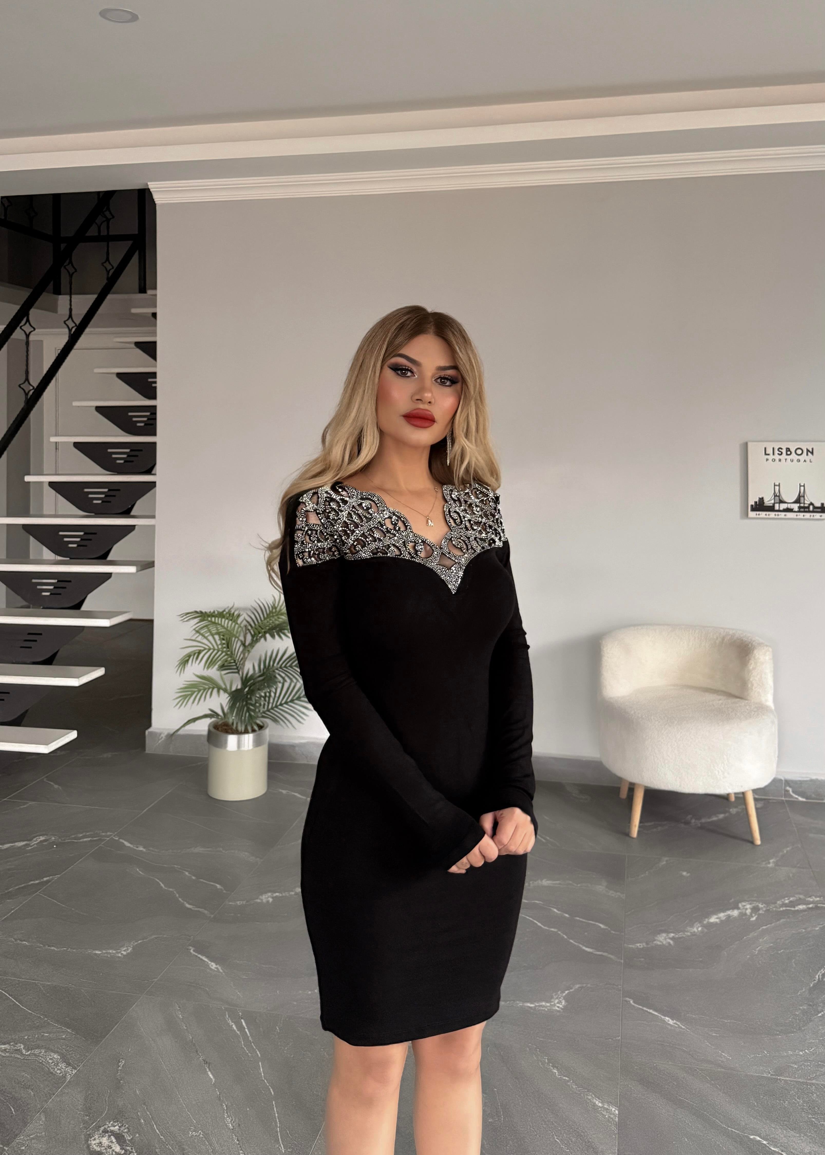 Yaka taşlı elbise 