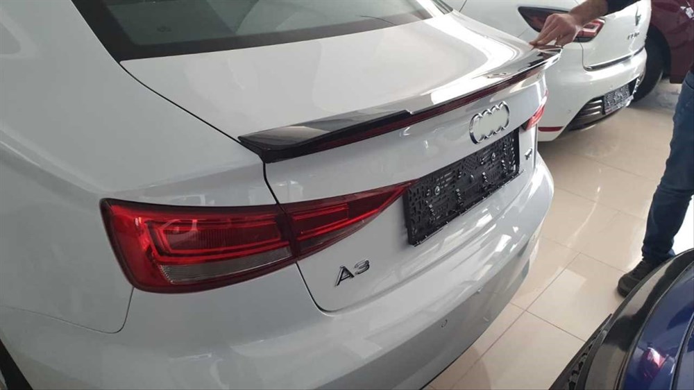 A3 SEDAN (2013-2019) IÇIN UYUMLU LED SPOILER PIANO BLACK (PARLAK SIYAH)
