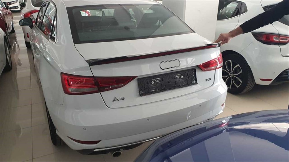 A3 SEDAN (2013-2019) IÇIN UYUMLU LED SPOILER PIANO BLACK (PARLAK SIYAH)