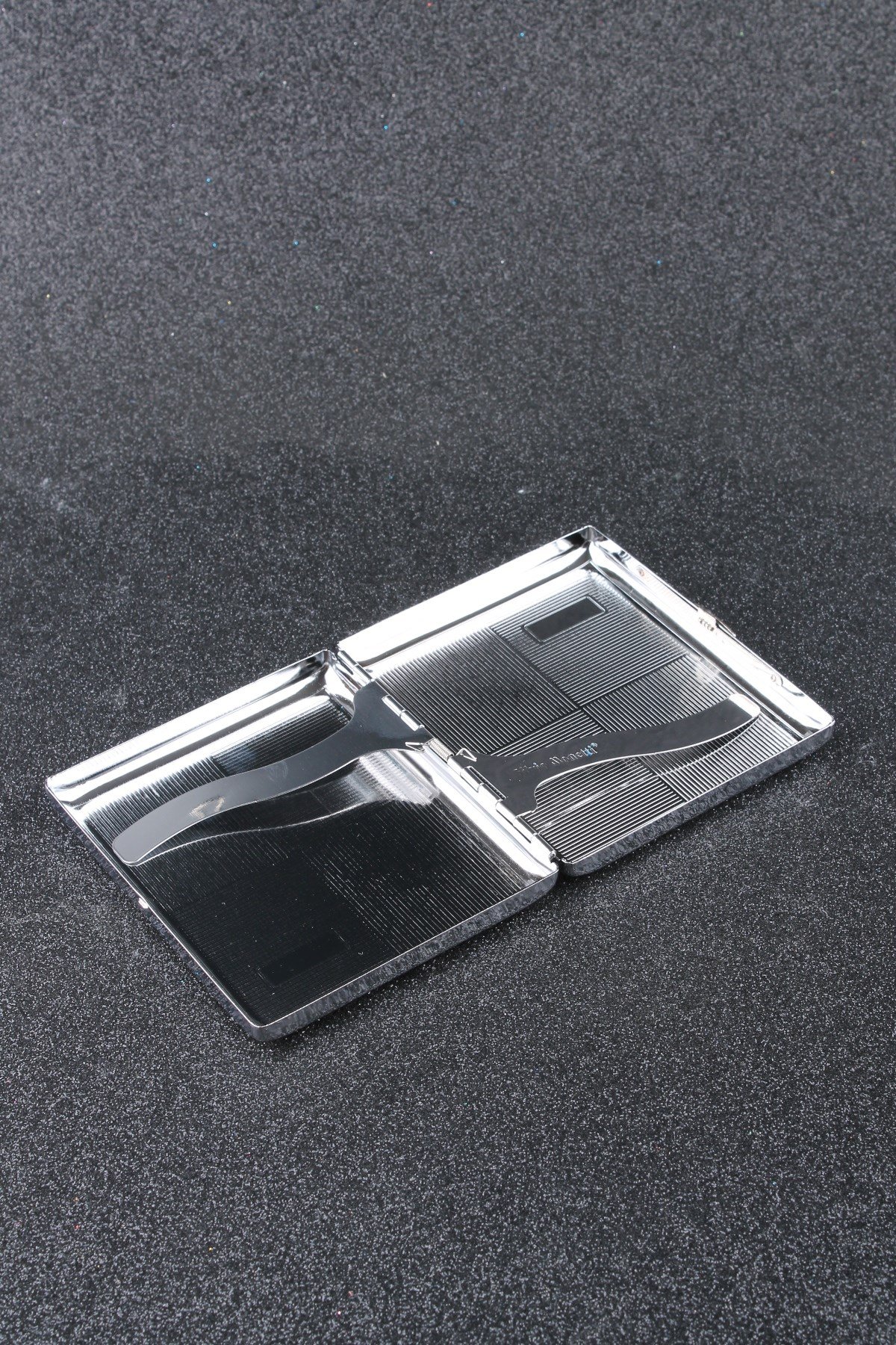 Silvio Monetti Kare Gümüş Desenli Metal Sigara Tabakası SMTBKCB001R1
