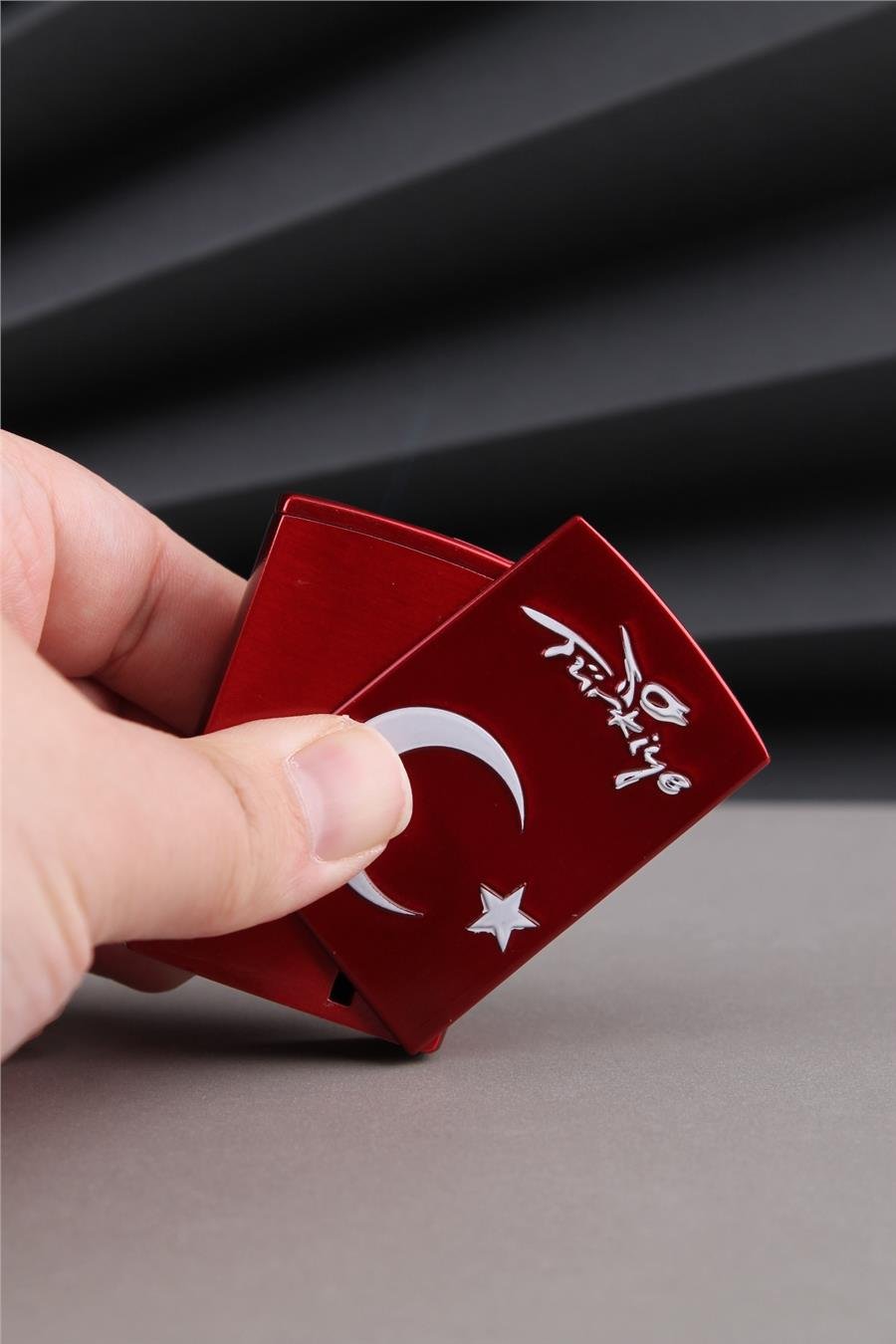 Silvio Monetti Kırmızı Kaydırmalı Kabartmalı Türkiye Yazılı Ve Türk Bayrağı Çakmak 24CSM925MR002