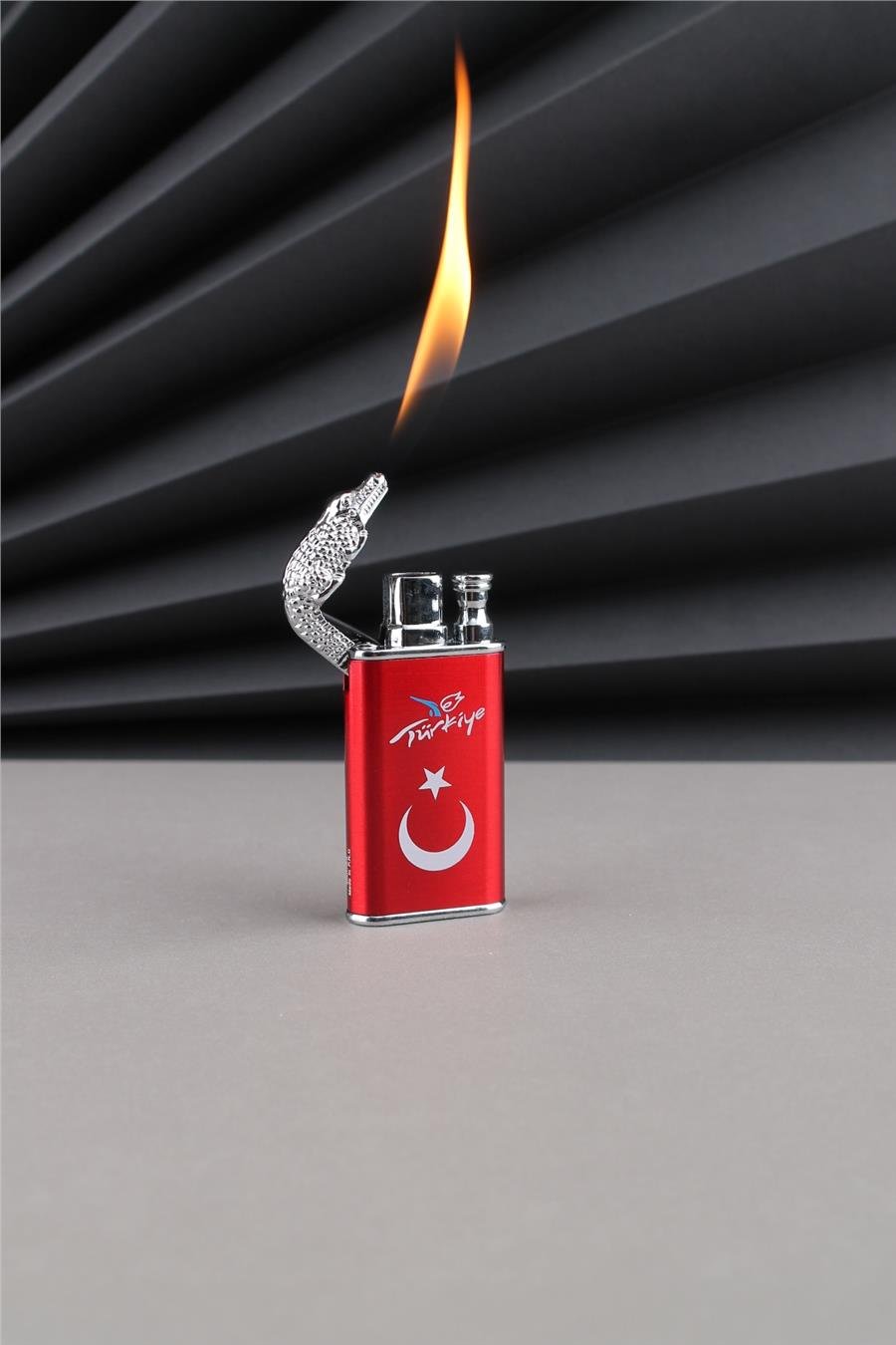 Silvio Monetti Kırmızı Timsah Çakmak Özel Tasarım Türkiye Yazılı Ve Türk Bayrağı Çakmak 24CSM923MR001