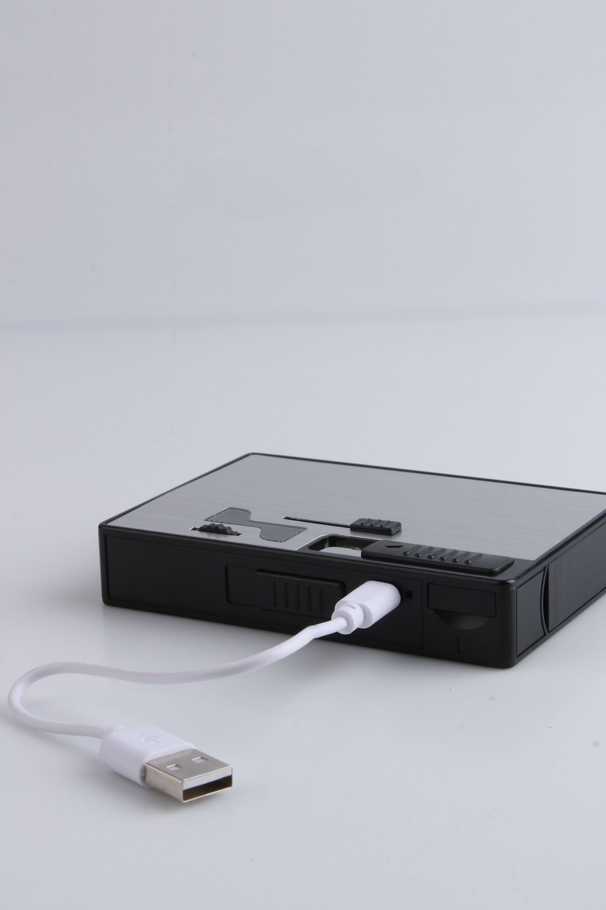 Silvio Monetti USB Şarjlı Çakmaklı Mentollü Sigara Tabakası - TBKMENTOLR02