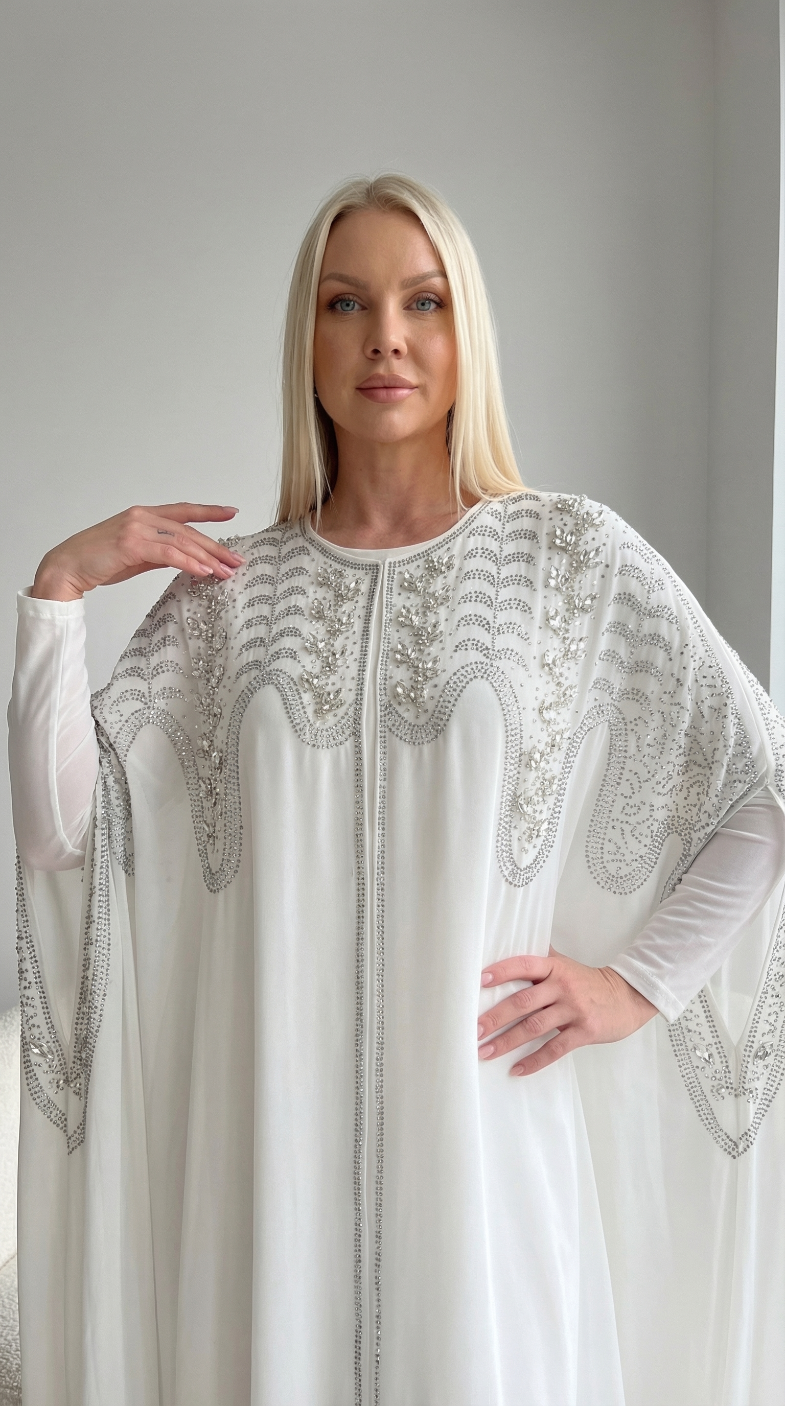 Kadın Beyaz Şifon Taş İşlemeli Abaya Elbise