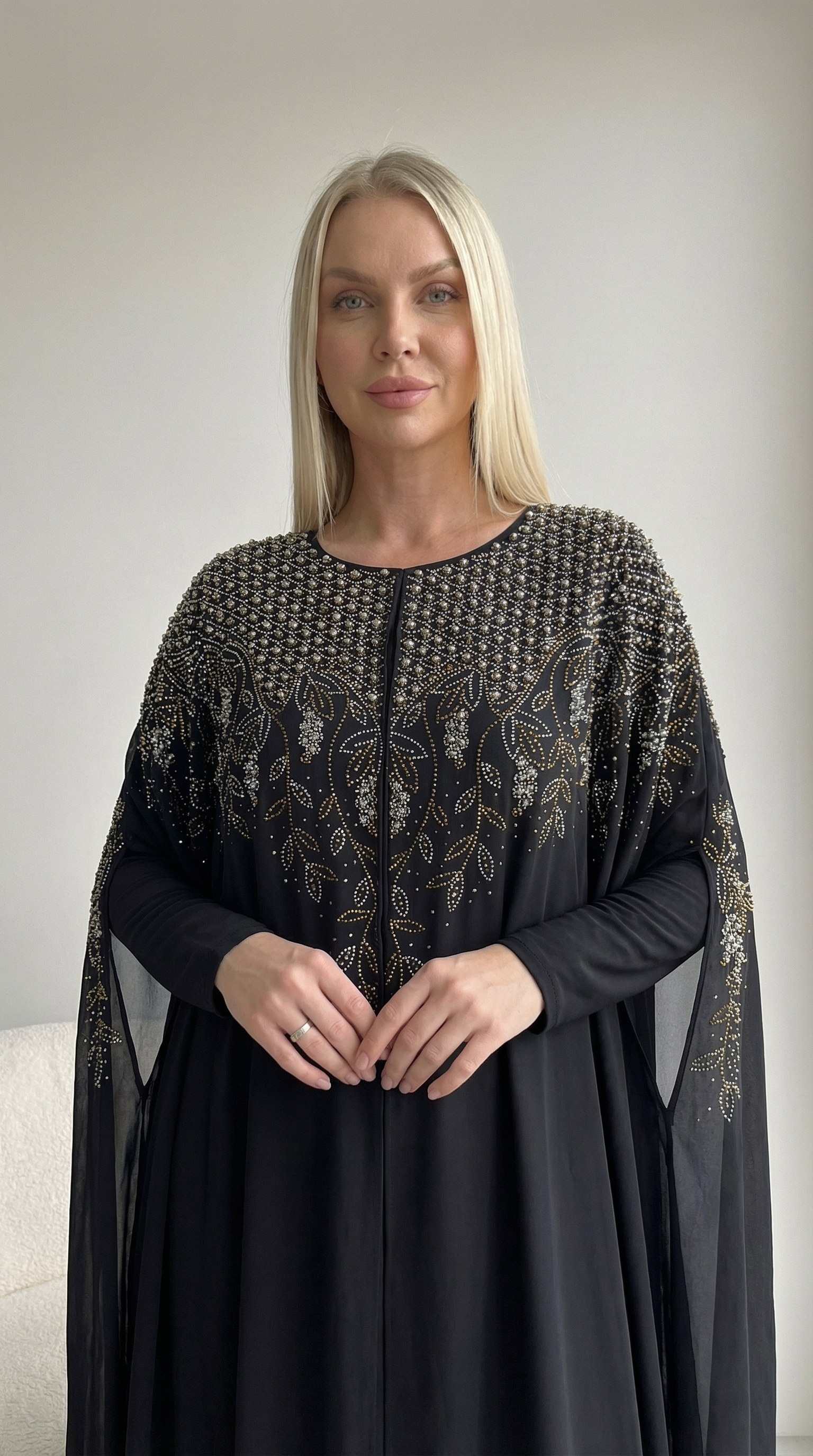 Siyah Şifon İnci Ve Altın İşlemeli Abaya Elbise