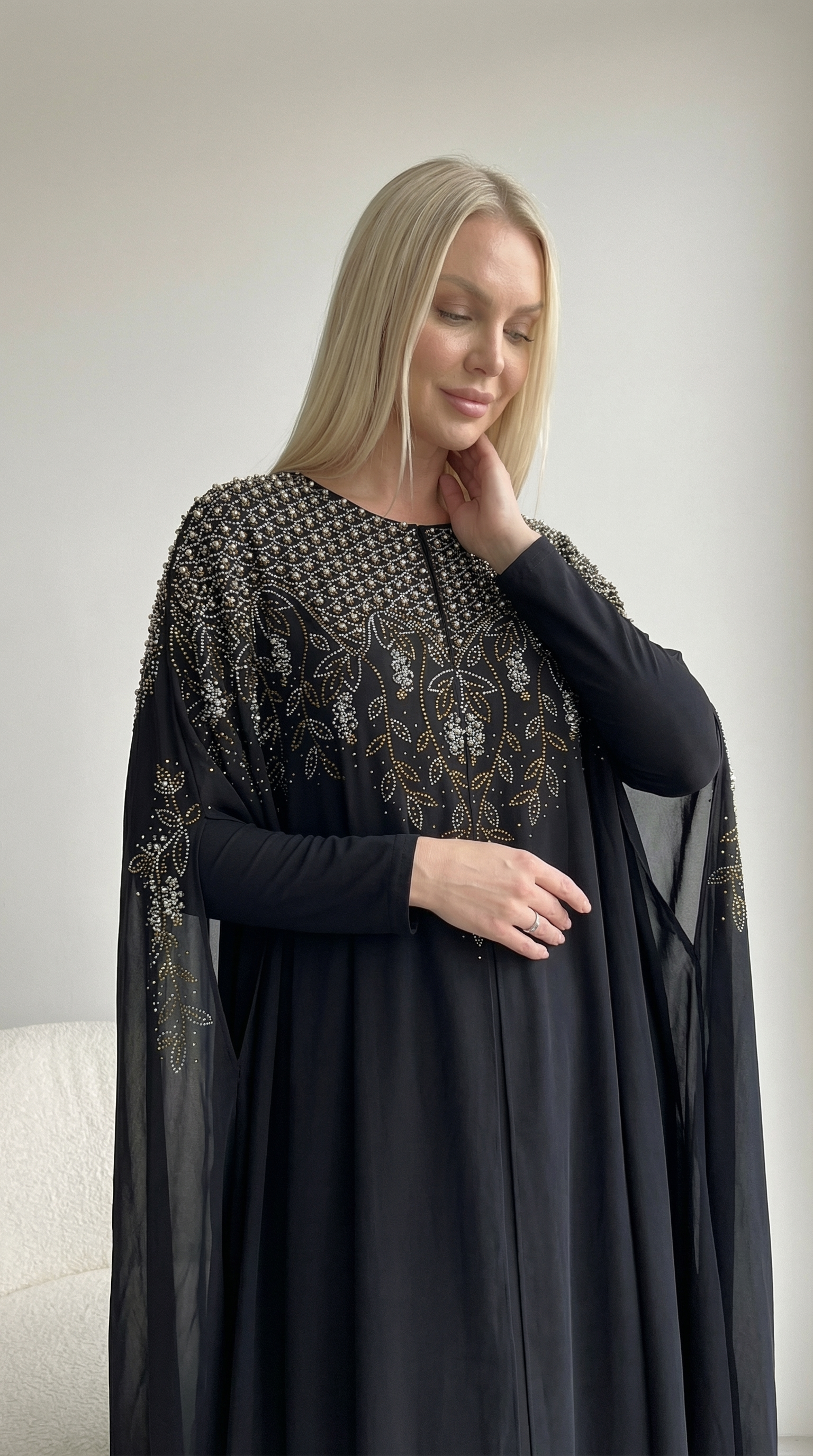 Siyah Şifon İnci Ve Altın İşlemeli Abaya Elbise