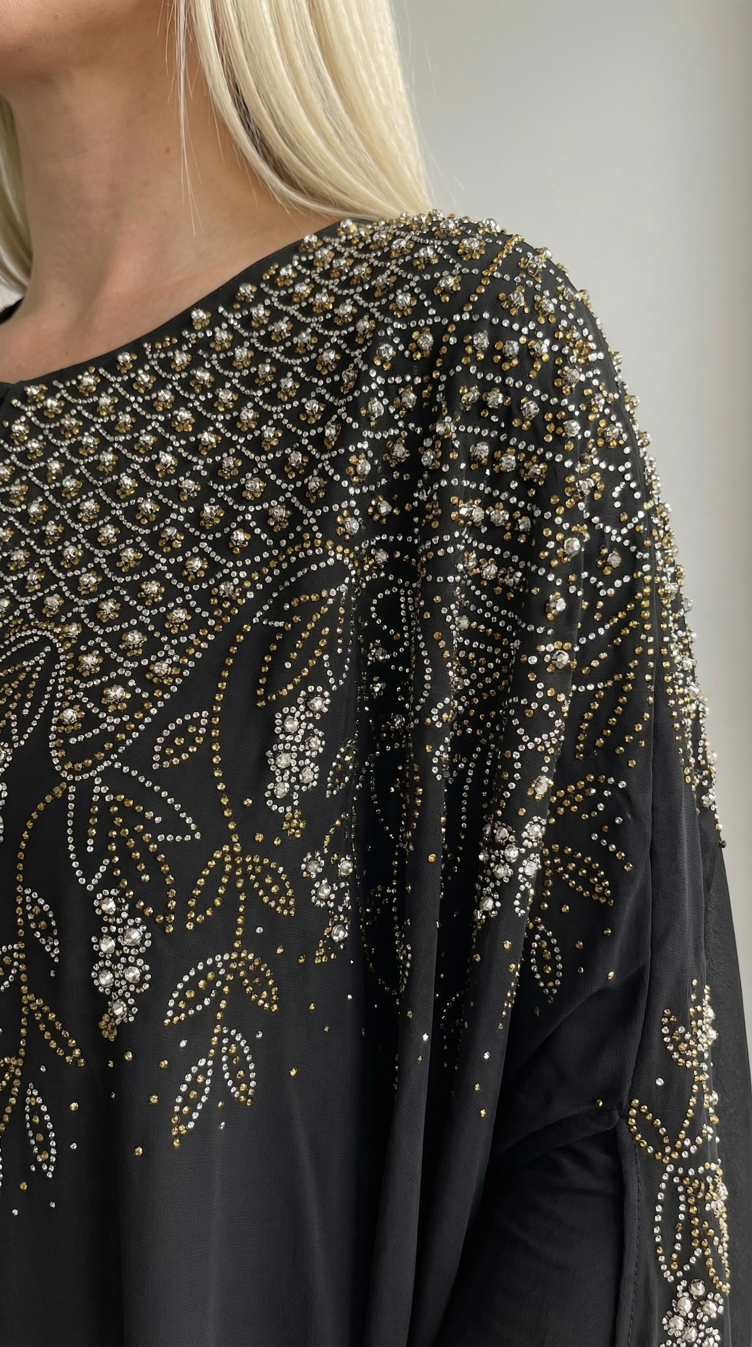 Siyah Şifon İnci Ve Altın İşlemeli Abaya Elbise