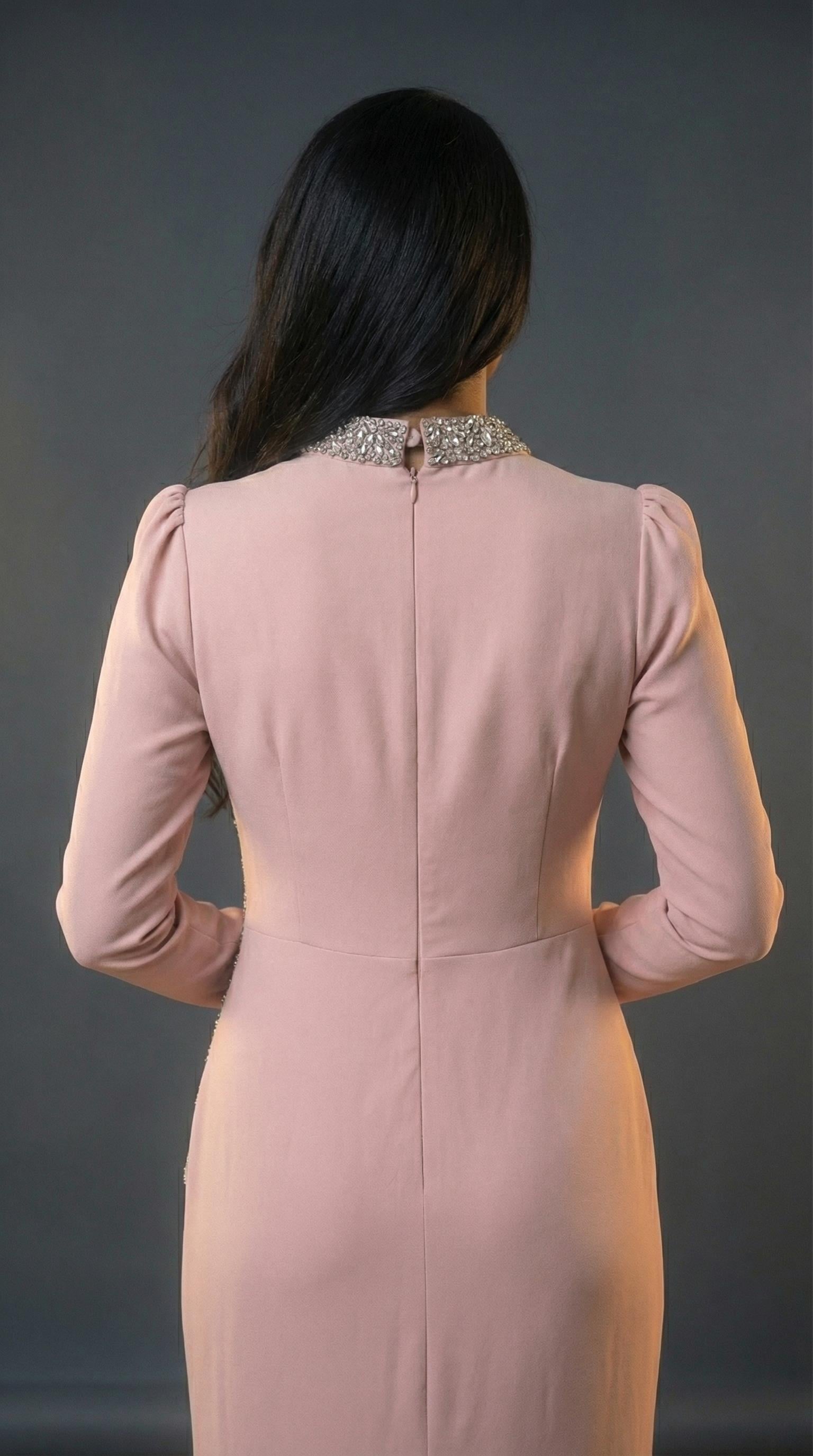 Zarif Taş İşleme Detaylı Tesettür Pudra Uzun Elbise