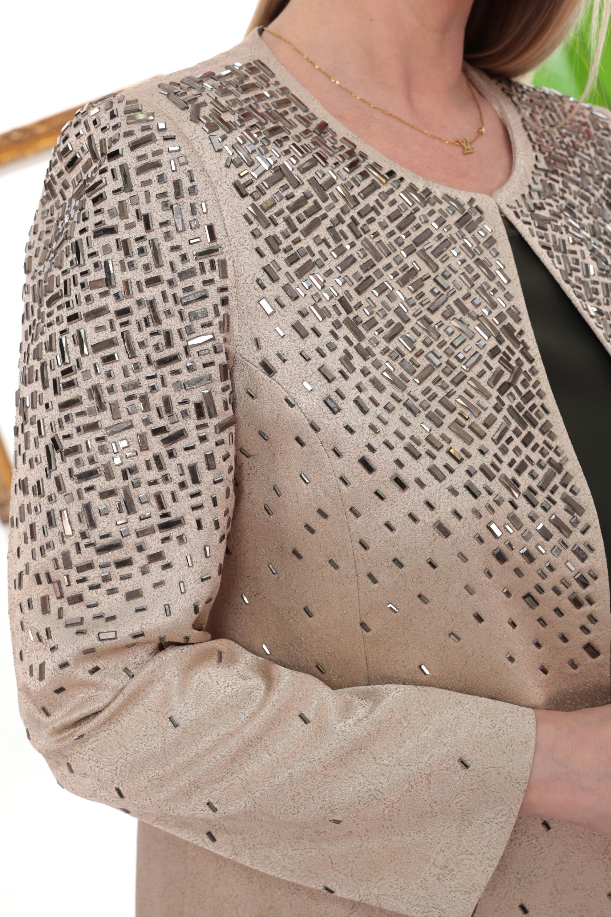 Ceket Önü ve Omuzu Taşlı Haki Üçlü Pantolonlu Takım