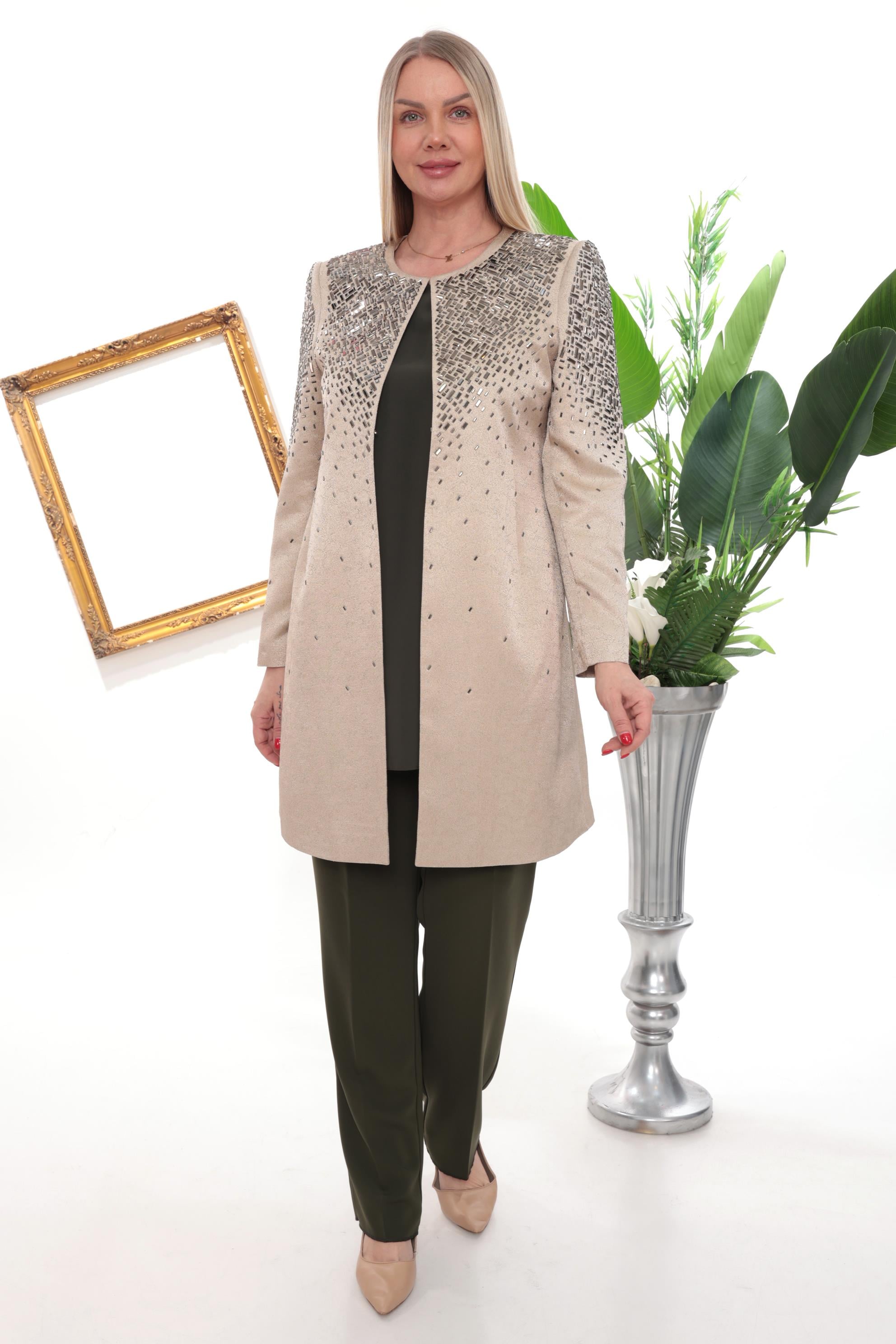 Ceket Önü ve Omuzu Taşlı Haki Üçlü Pantolonlu Takım