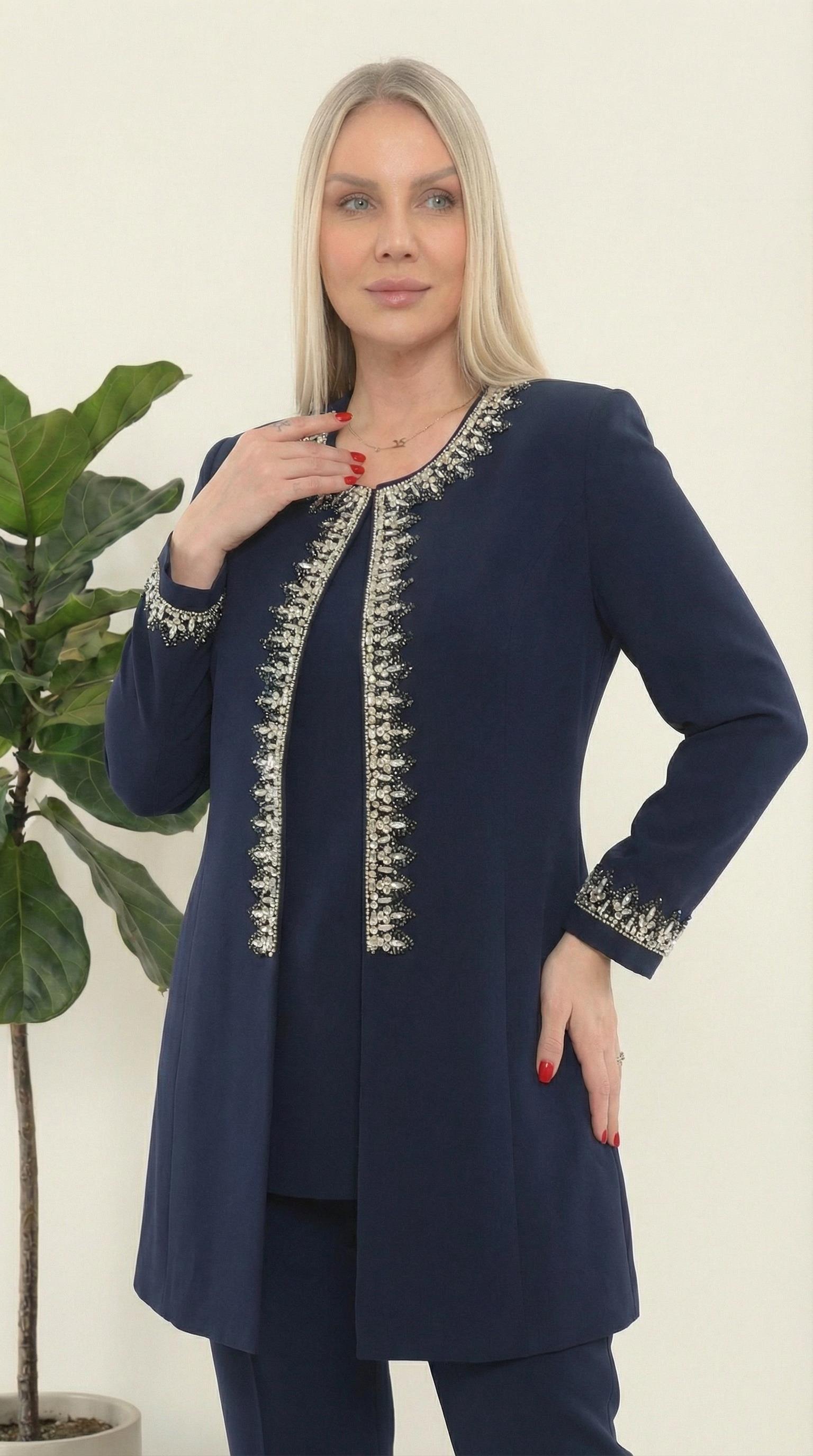 Ceket Önü Zarif Taş İşlemeli Lacivert Üçlü Pantolonlu Takım