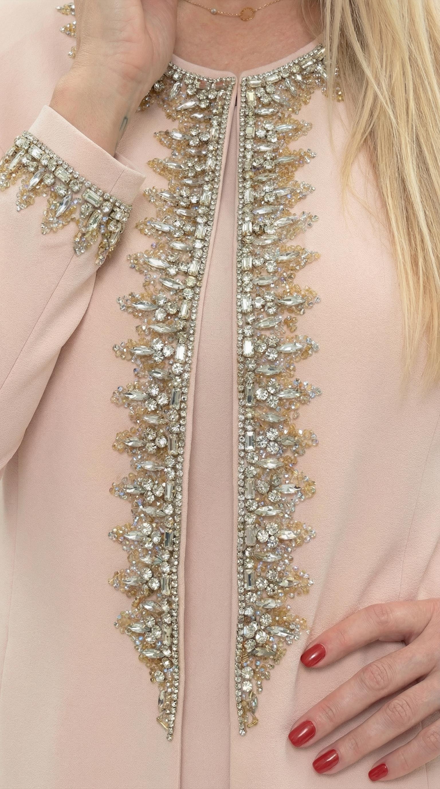 Ceket Önü Zarif Taş İşlemeli Pudra Üçlü Pantolonlu Takım