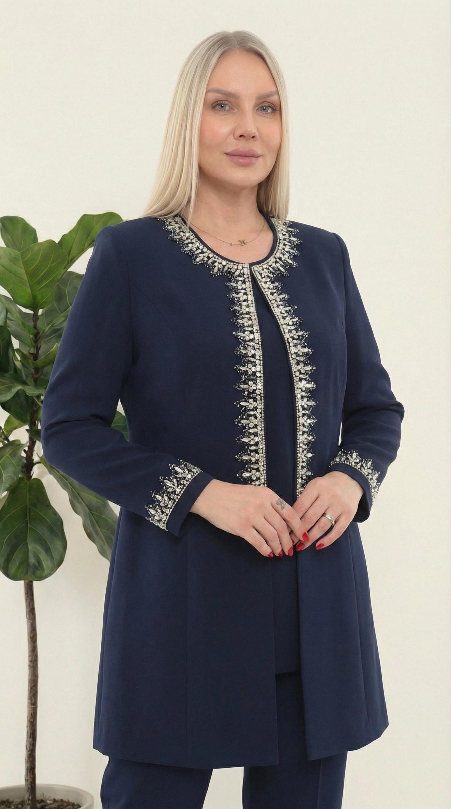 Ceket Önü Zarif Taş İşlemeli Lacivert Üçlü Pantolonlu Takım