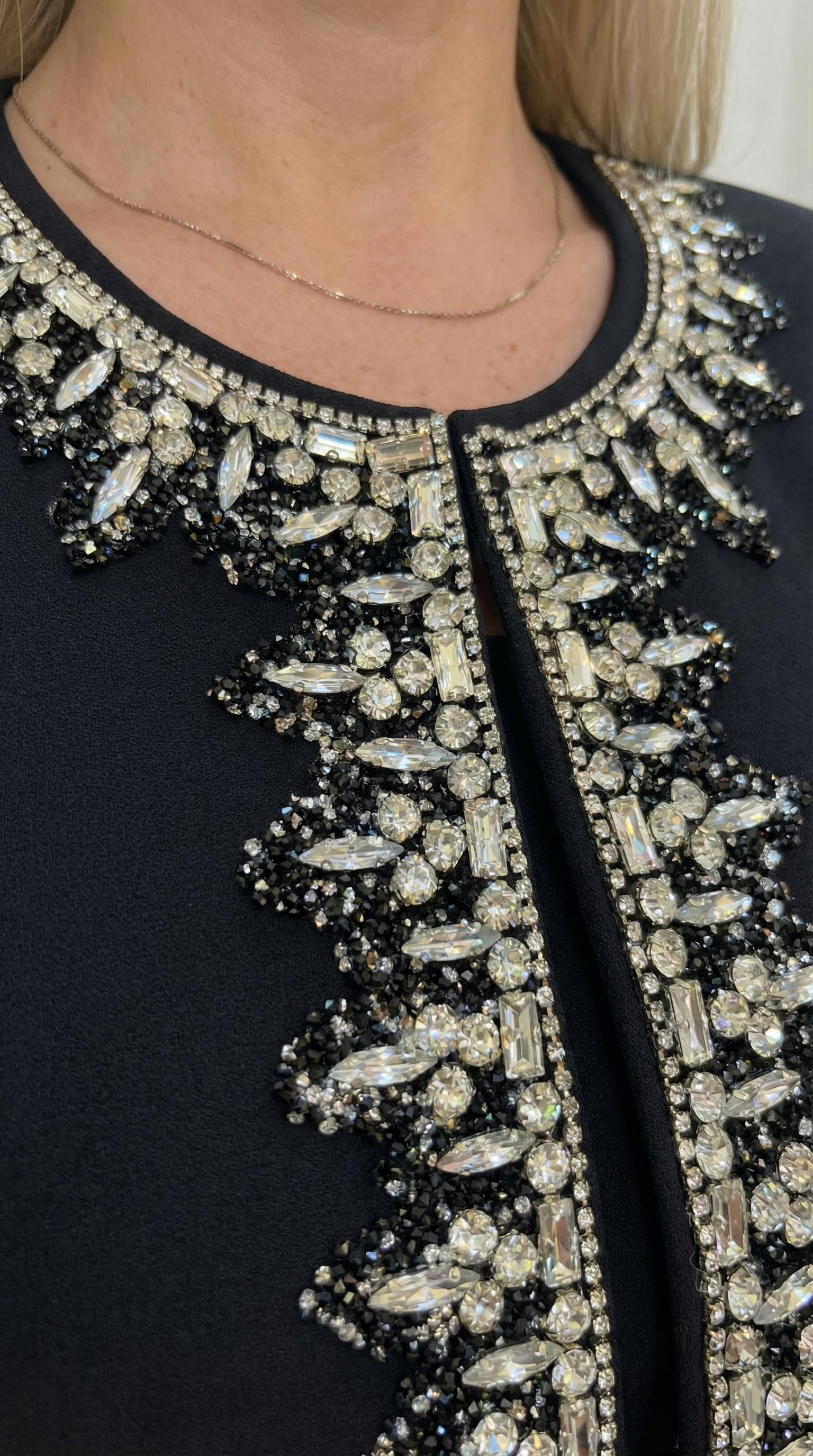 Ceket Önü Zarif Taş İşlemeli Siyah Üçlü Pantolonlu Takım