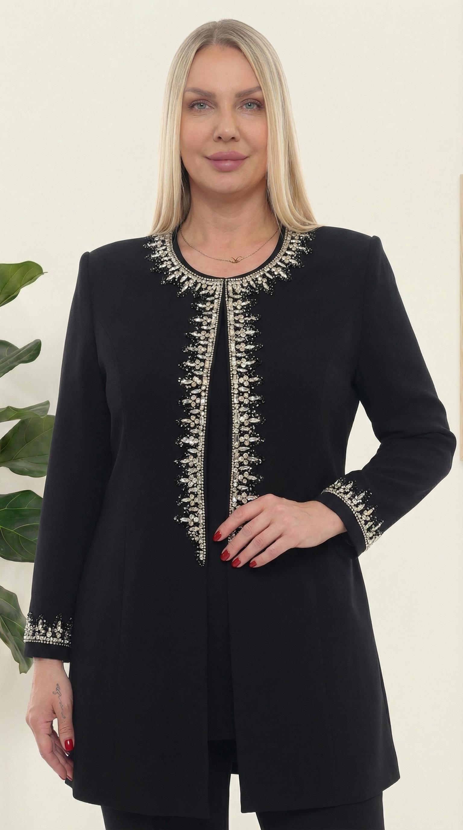 Ceket Önü Zarif Taş İşlemeli Siyah Üçlü Pantolonlu Takım