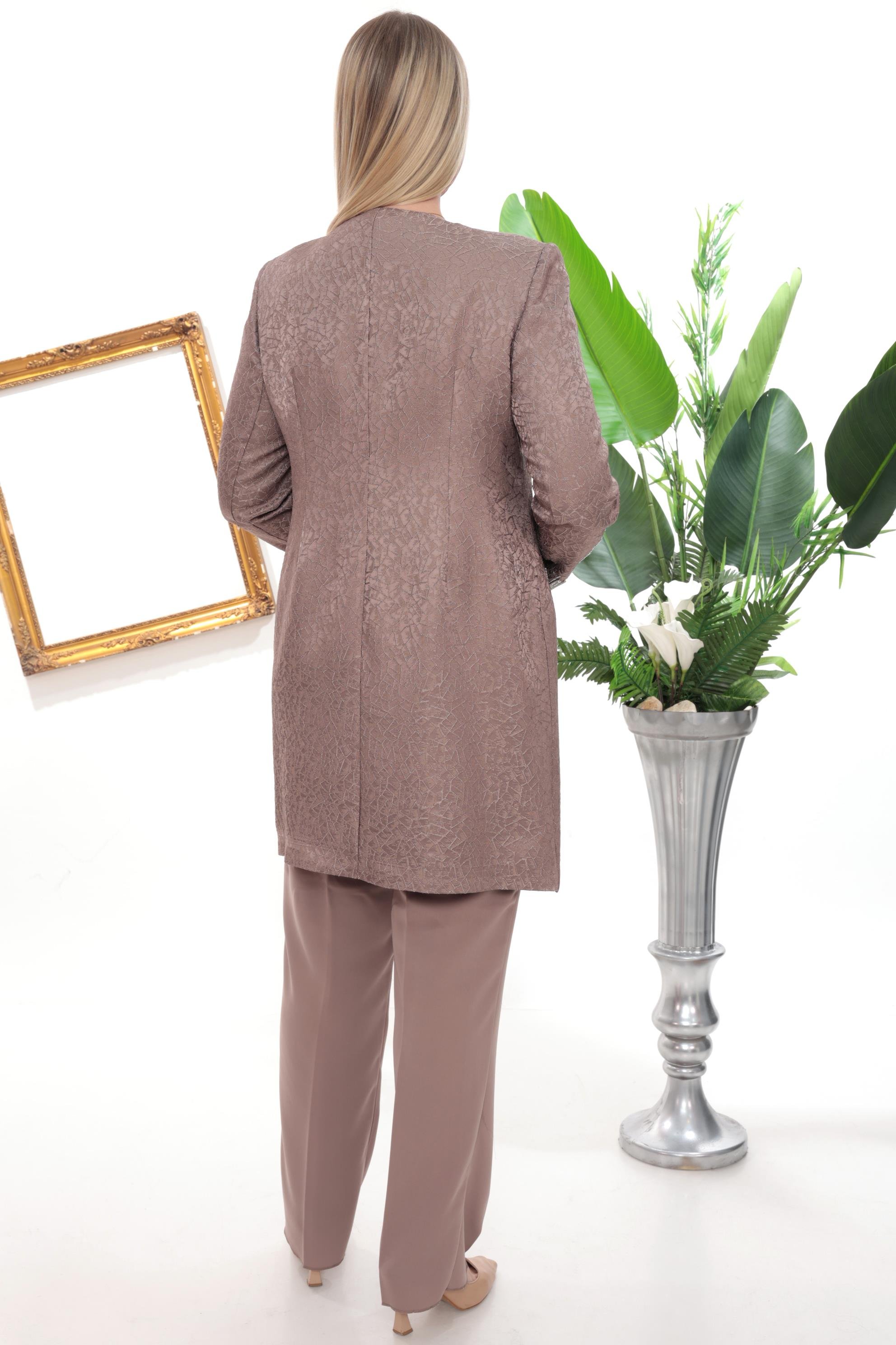 Ceketi Şık Taş Detaylı Jakarlı Vizon Üçlü Pantolonlu Takım