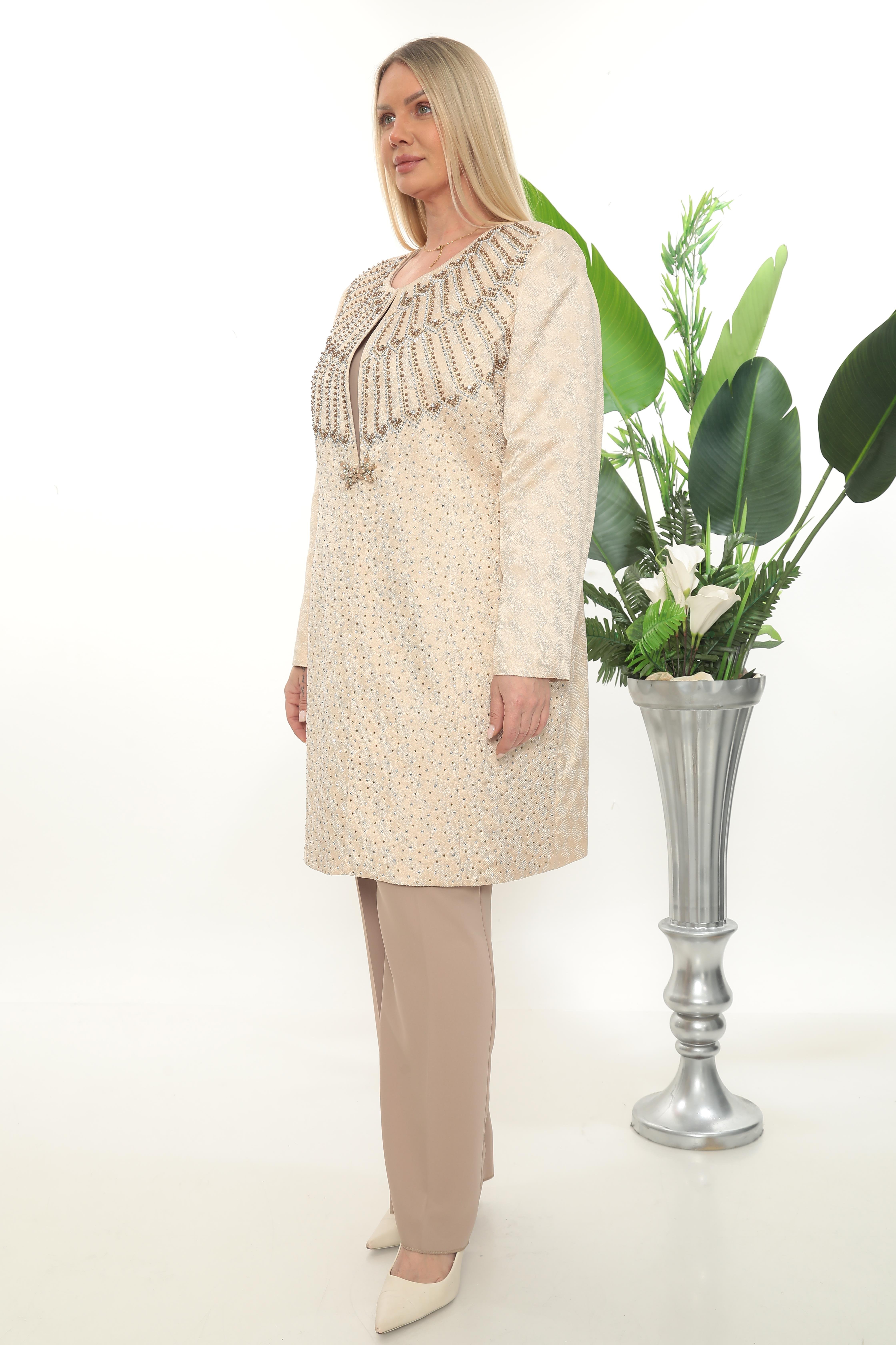 Ceketi Taşlı Büyük Beden Bej Üçlü Pantolonlu Takım