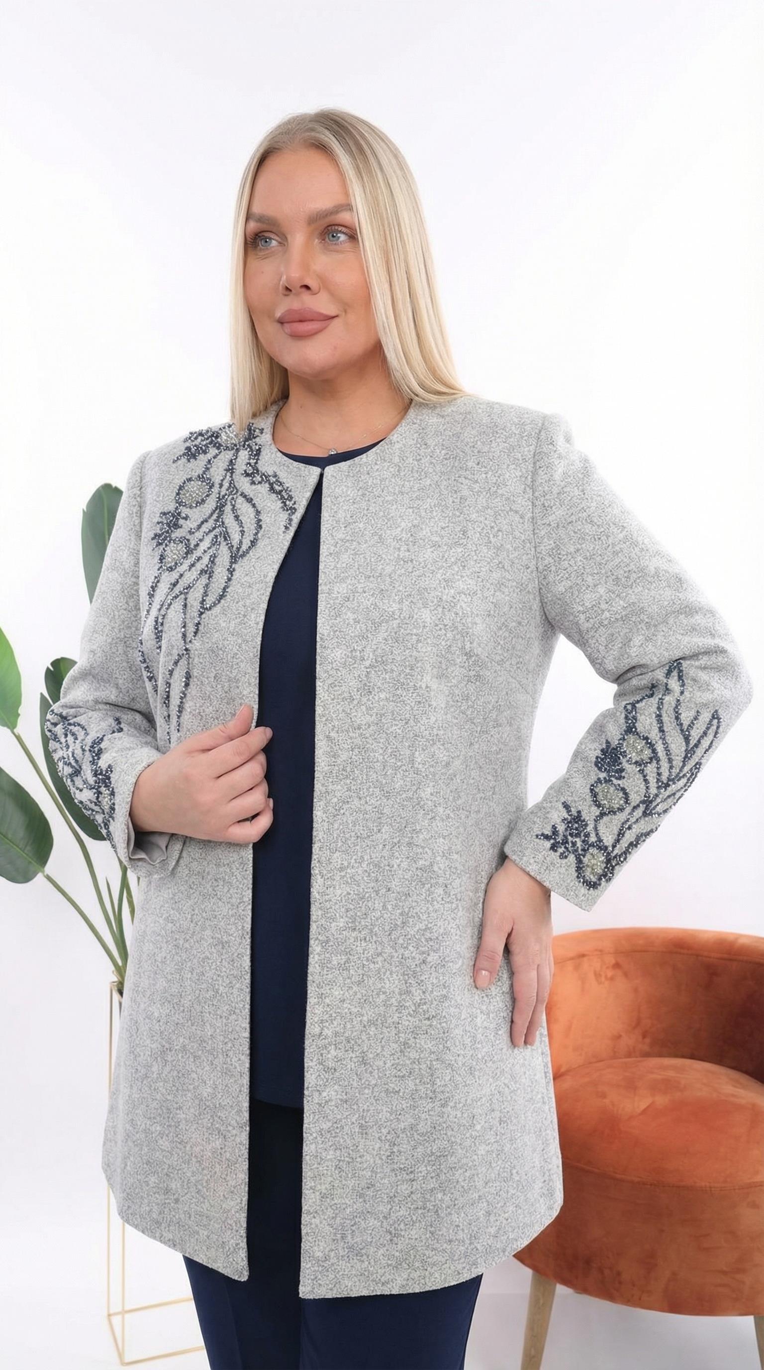 Zarif Taş İşlemeli Büyük Beden Lacivert Üçlü Pantolonlu Takım