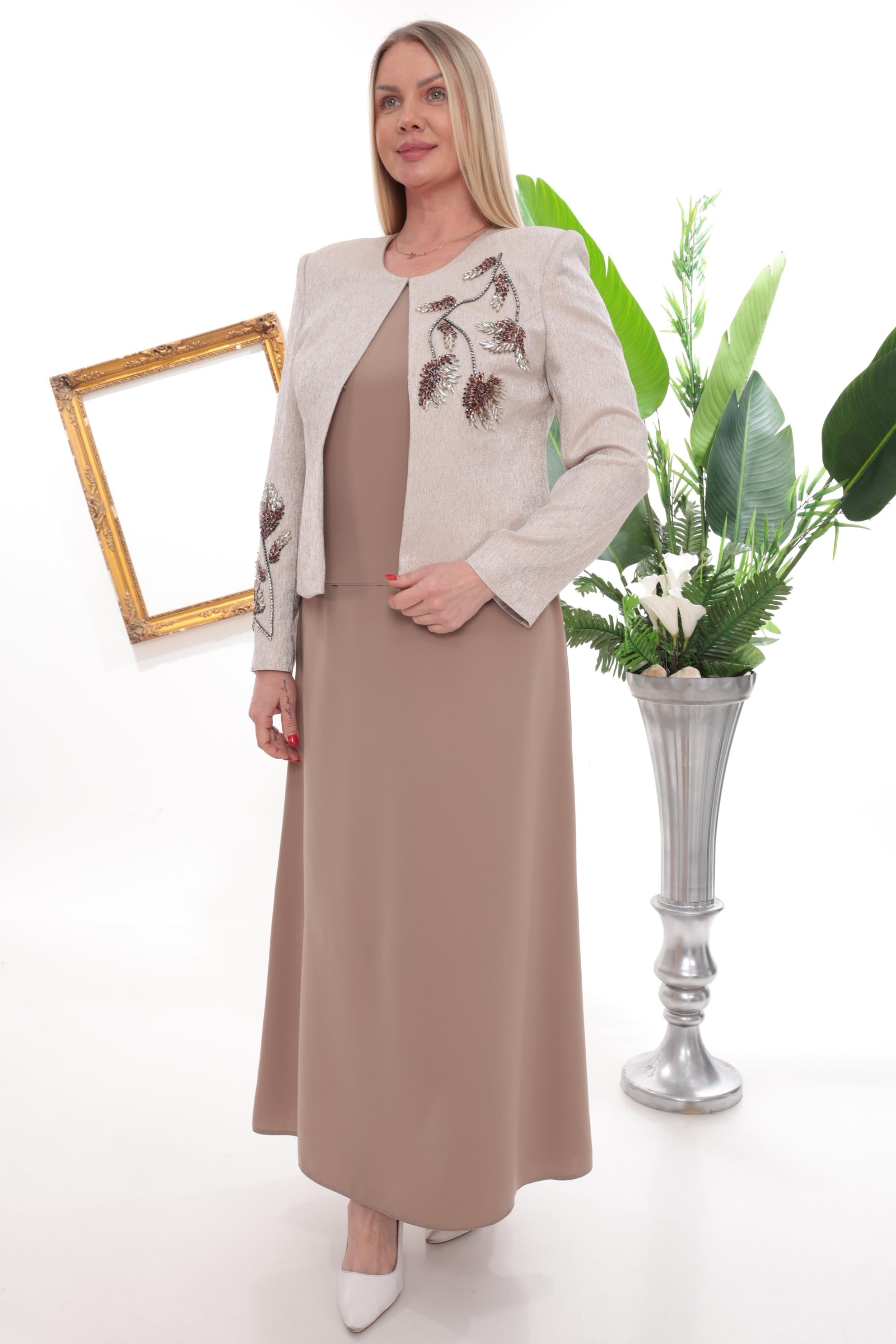 Ceketi ve Kolu Çiçek Taş Detaylı Bej Uzun Etekli Üçlü Takım