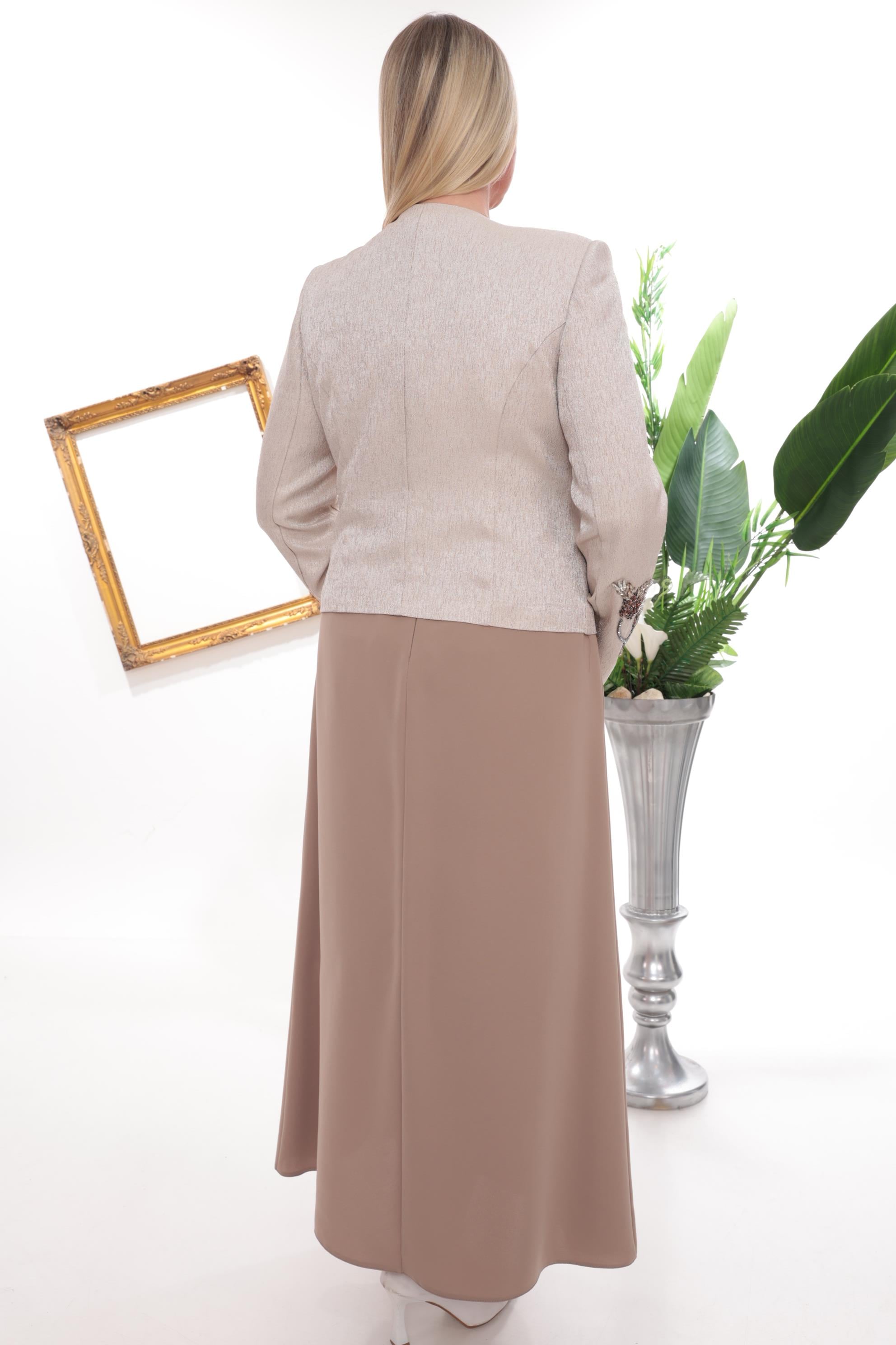 Ceketi ve Kolu Çiçek Taş Detaylı Bej Uzun Etekli Üçlü Takım