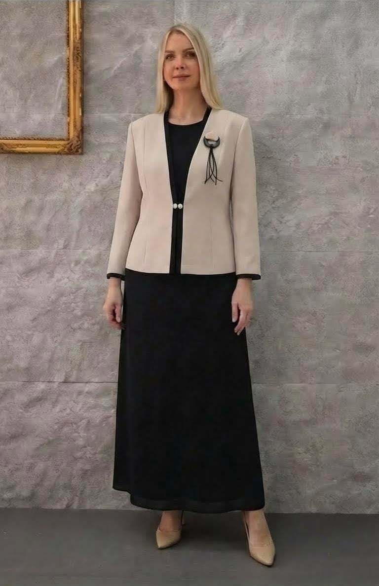 Sade Şık Çıkarılablir Çiçek Detaylı Bej Uzun Etekli Üçlü Takım 