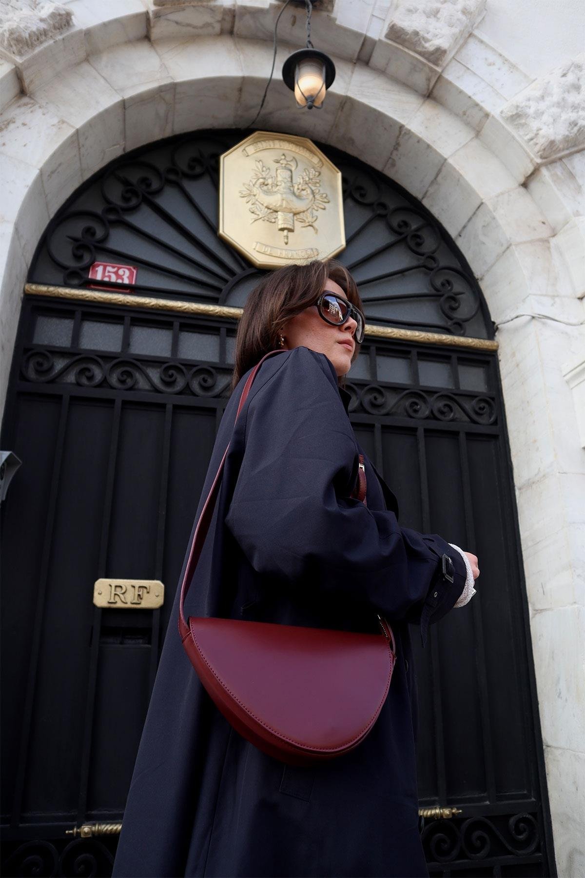 Claire Uzun Askı Detaylı Bordo Mat Çanta