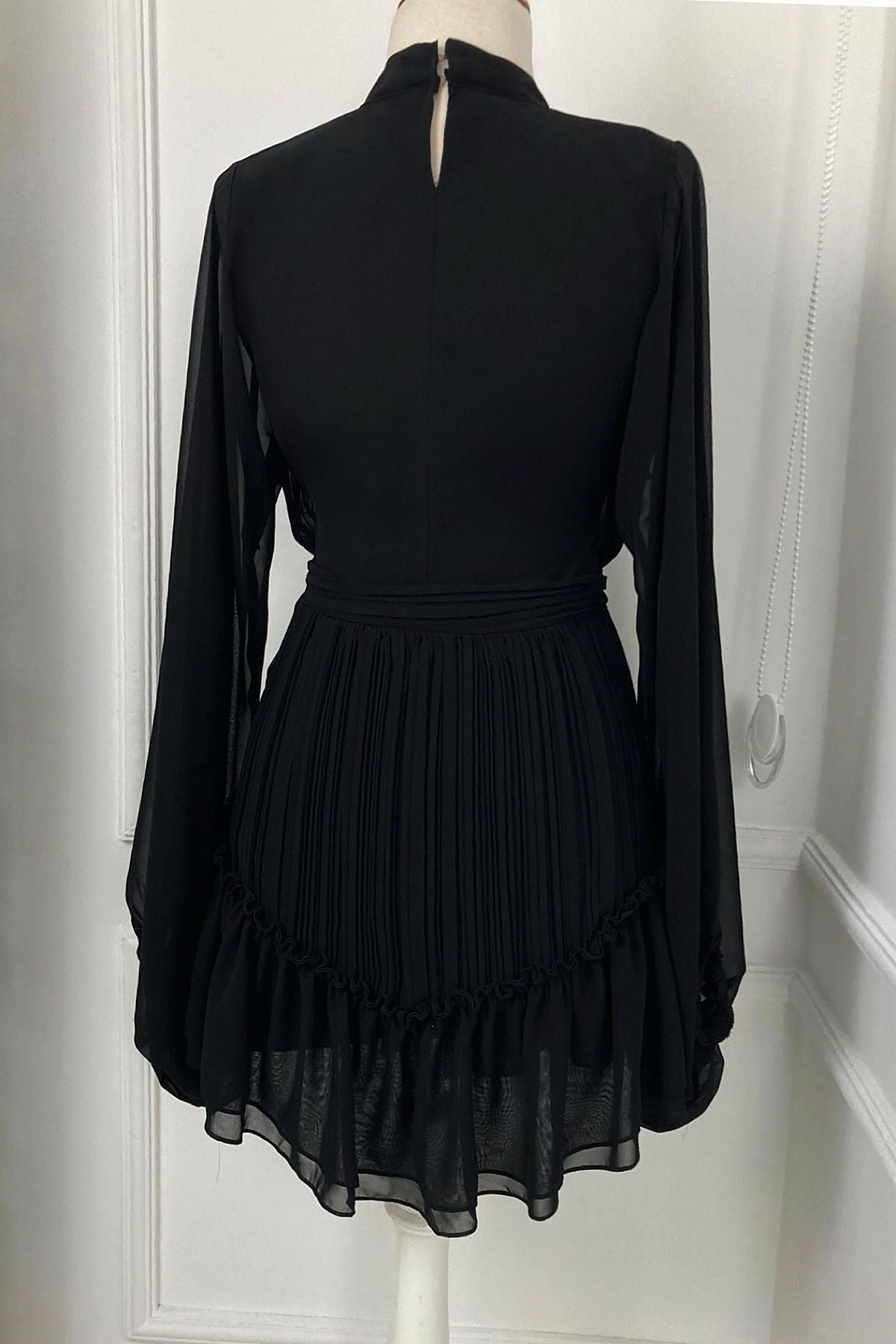 G0099 Piliseli Fırfır Detaylı Şifon Mini  Elbise Siyah