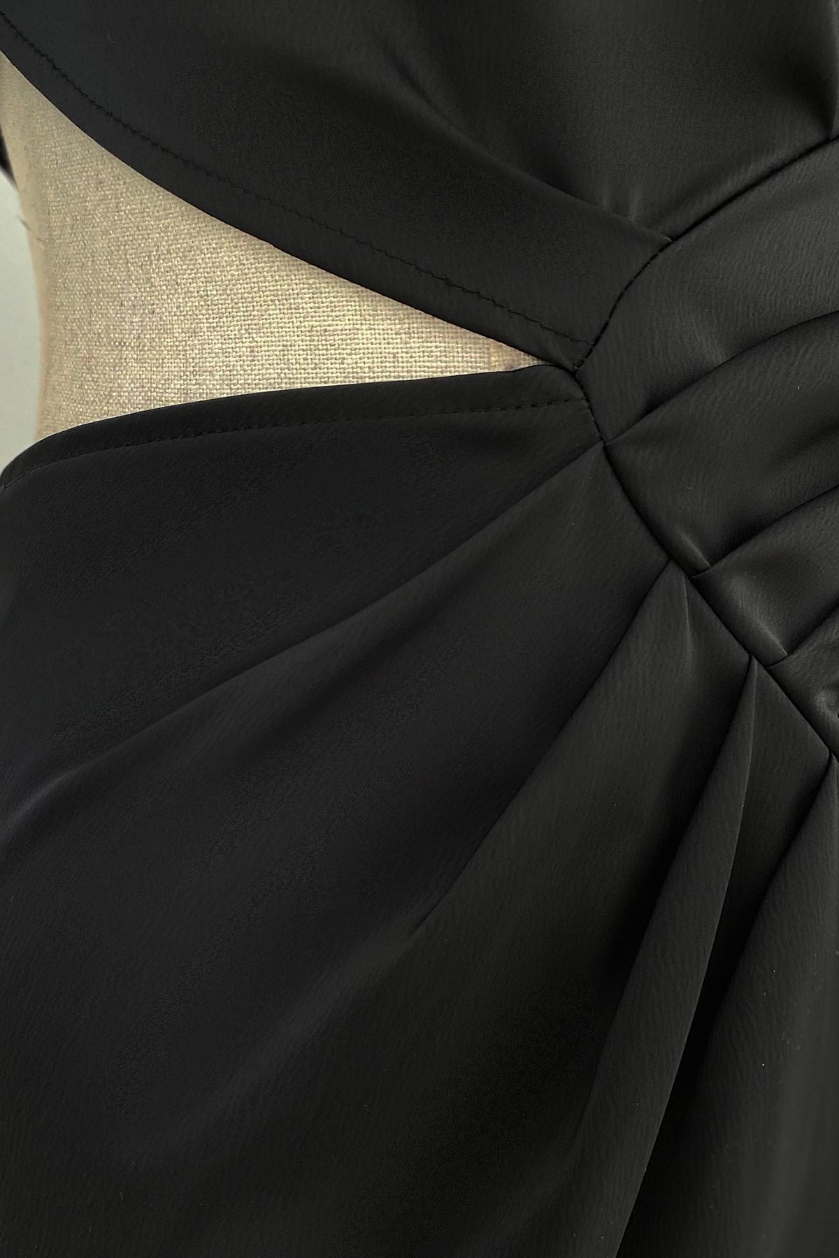 G0262 Tek Omuz Drape Detaylı Tasarım Elbise Siyah