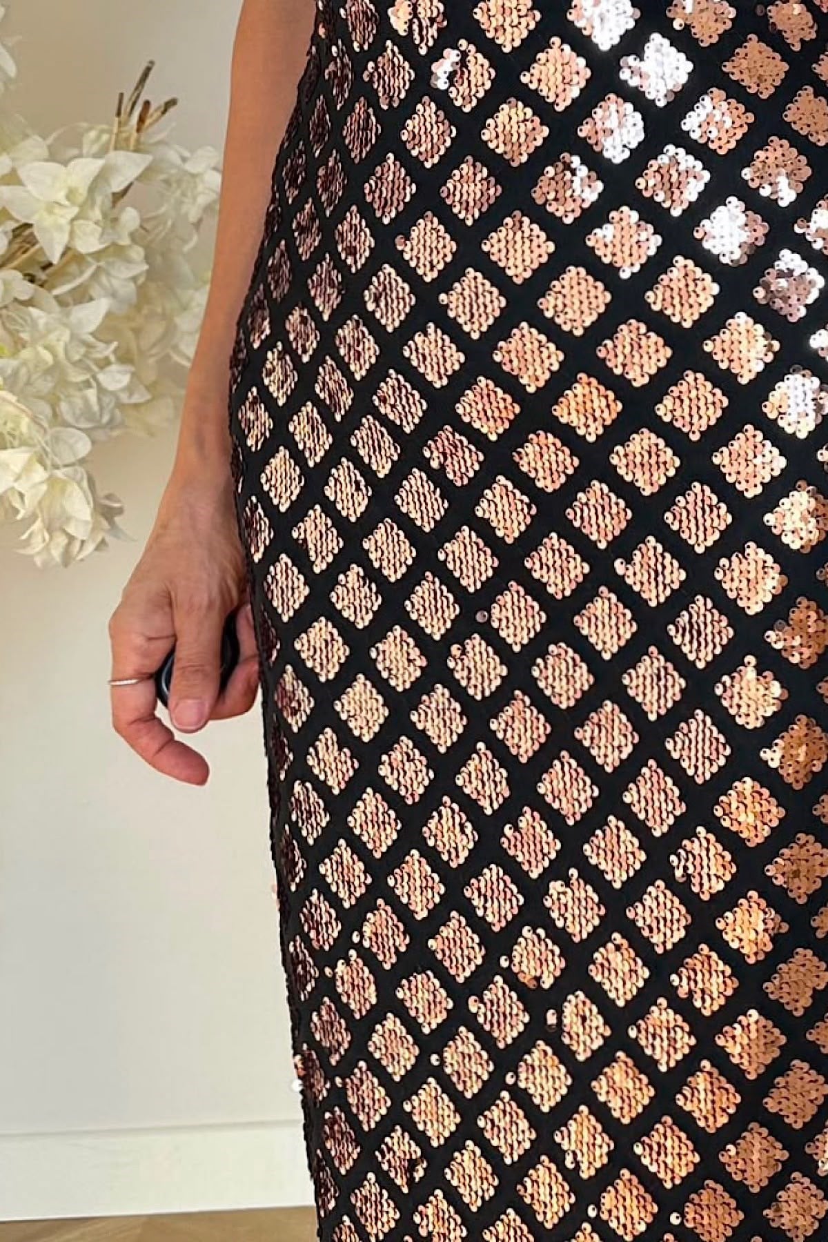 G1276 Otriş ve Askı Detaylı Payet Tasarım Elbise Bronz