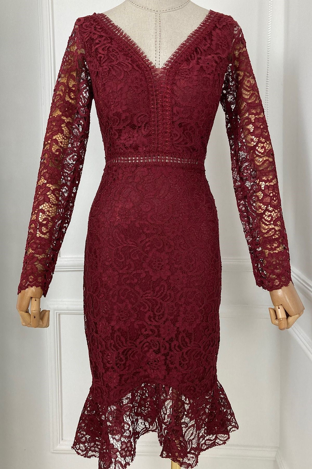 M1555 Eteği Volanlı Dantel Elbise Bordo