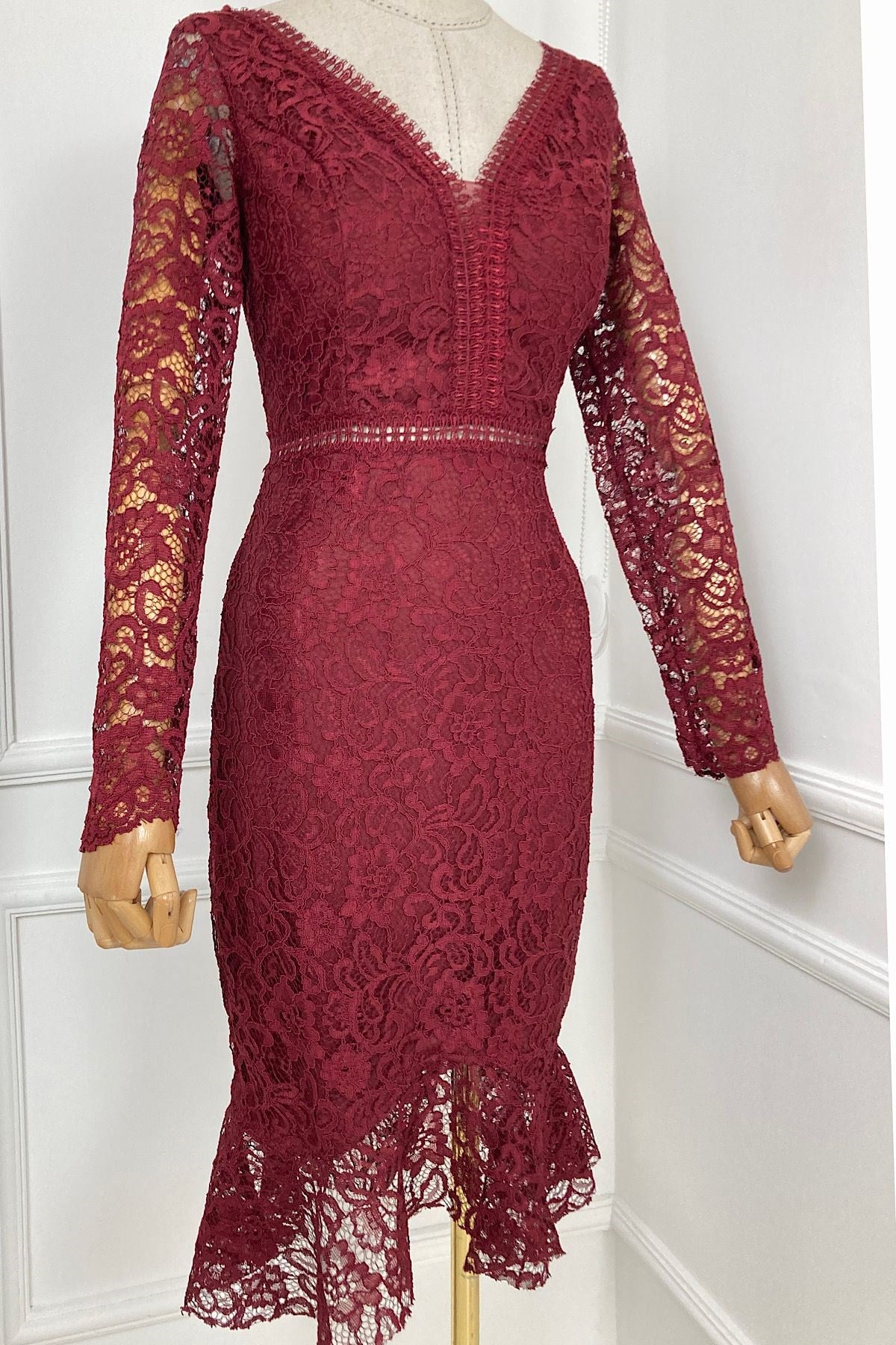 M1555 Eteği Volanlı Dantel Elbise Bordo