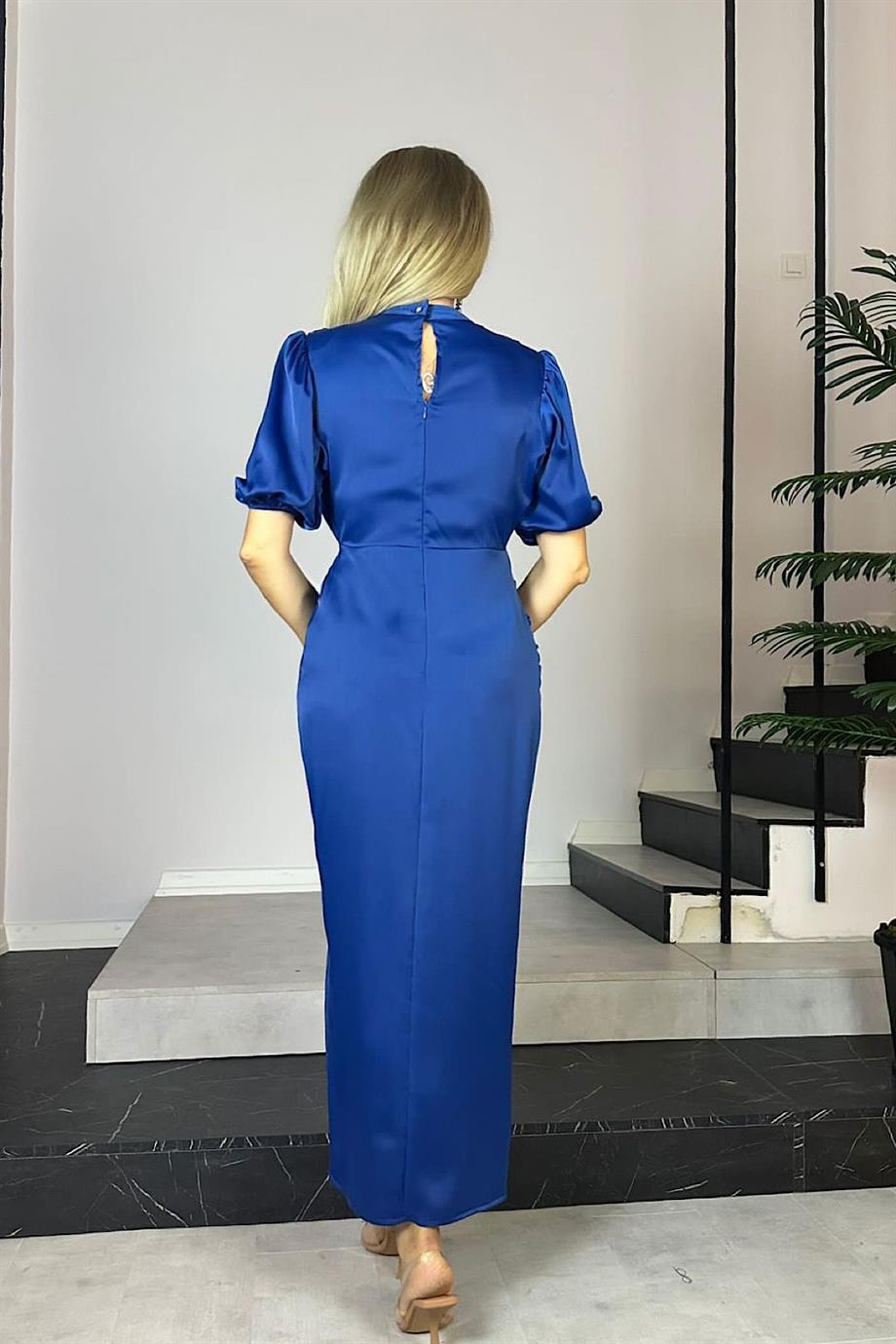 M2061 Saten Drape ve Yırtmaç Detaylı Balon Kol Elbise Mavi