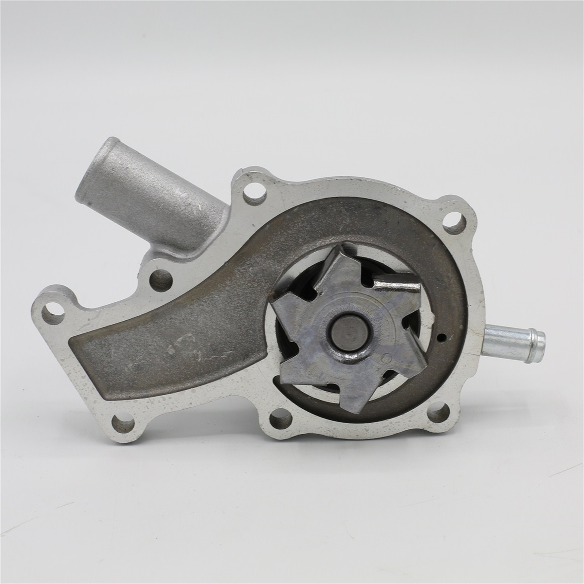 WATER PUMP (Circle Type) : KUBOTA / Z482 / D902 / REFERENCE NUMBER: 19883-73030