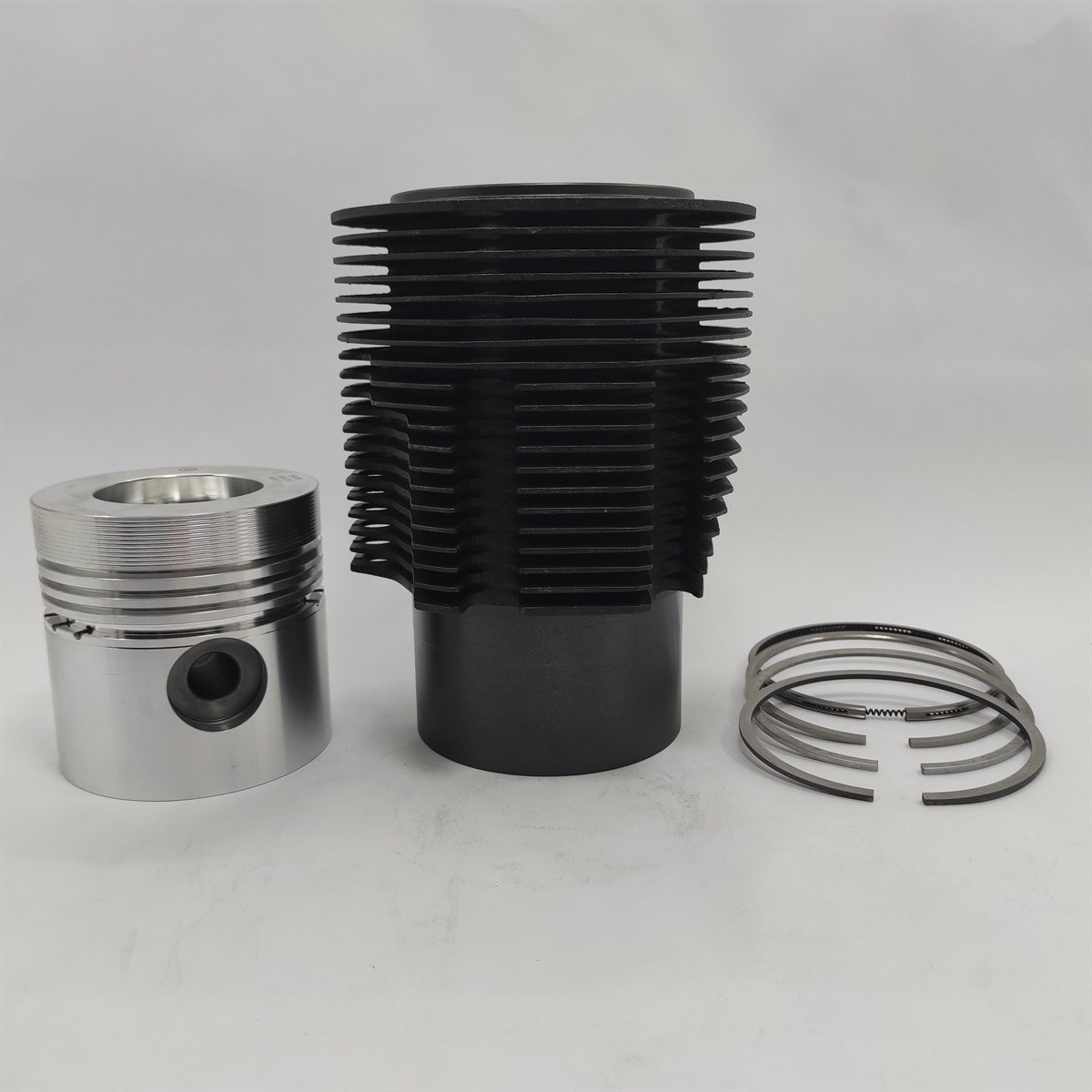 KİT (PİSTON + SEGMAN SETİ + MOTOR GÖMLEĞİ - ÇAP: 105.00 mm): VM / 1051 SU / 1052 SU / 1053 SU / 1054 SU / 1056 SU