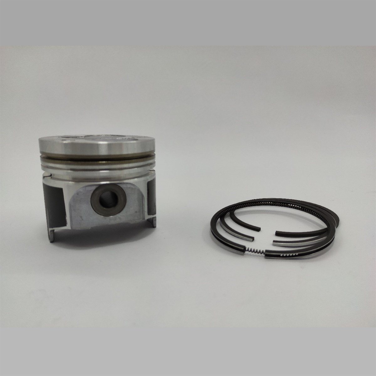PISTON + PISTON RING SET (STD - DIAMETER: 78.00 mm) : KUBOTA / D1105 / V1505 / REFERENCE NUMBER: 16060-21114-S