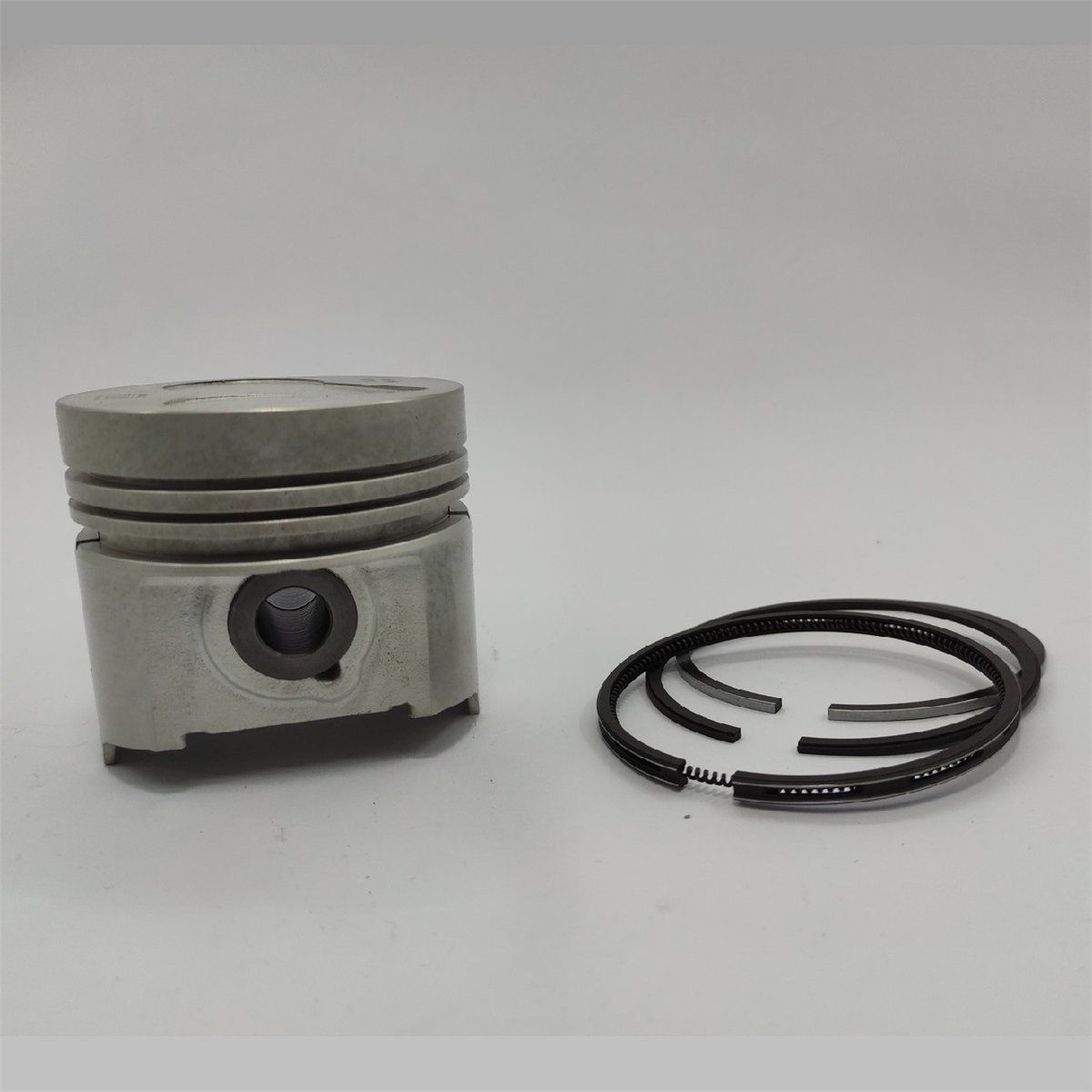 PISTON + PISTON RING SET (STD - DIAMETER: 83.00 mm) : KUBOTA / D1503 / V2003 / REFERENCE NUMBER: 16467-21113-S