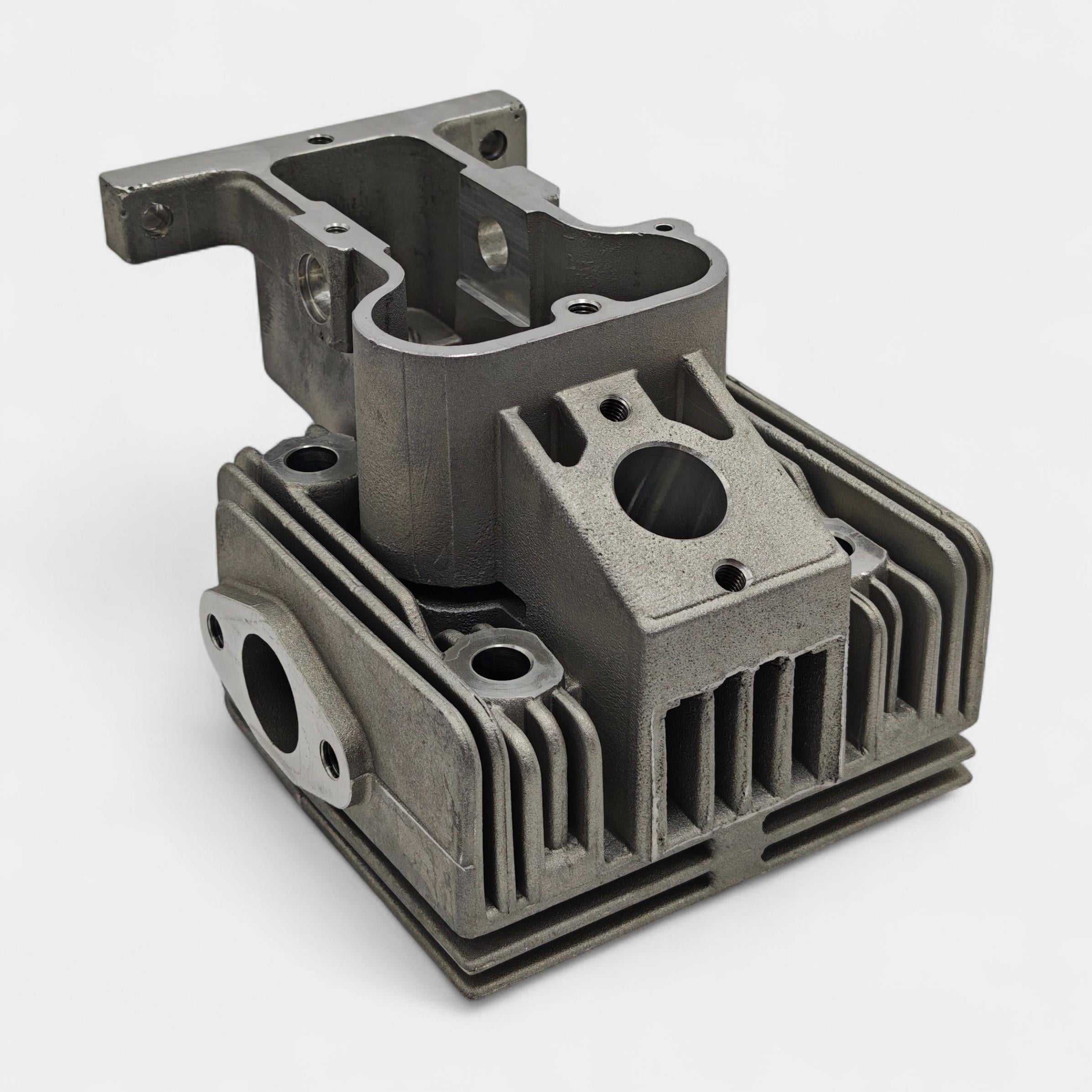 CYLINDER HEAD: LOMBARDINI / LDA 96 / LDA 100 / 4LD 640 / 4LD 820 / REFERENCE NUMBER: 9201 002