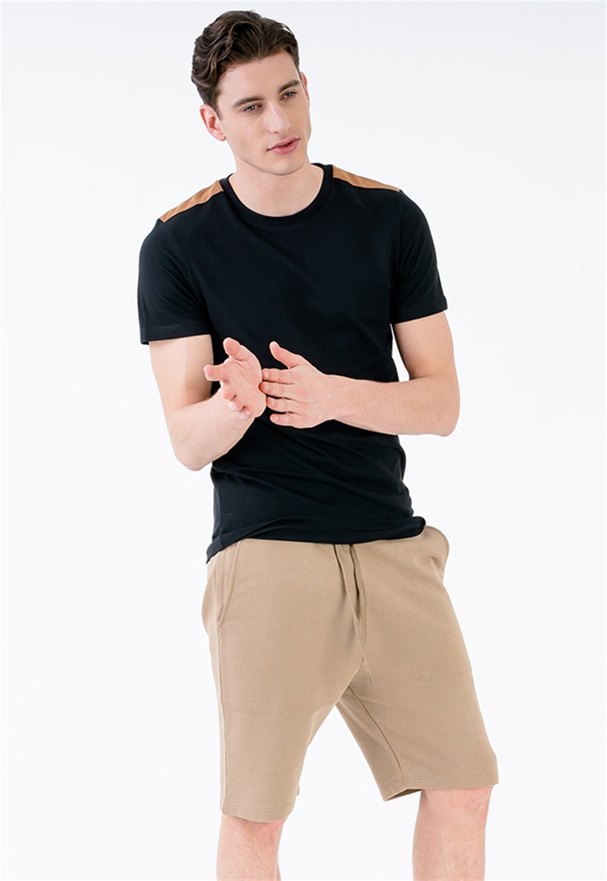 Sweat Shorts in Camel with Pockets and Drawstring