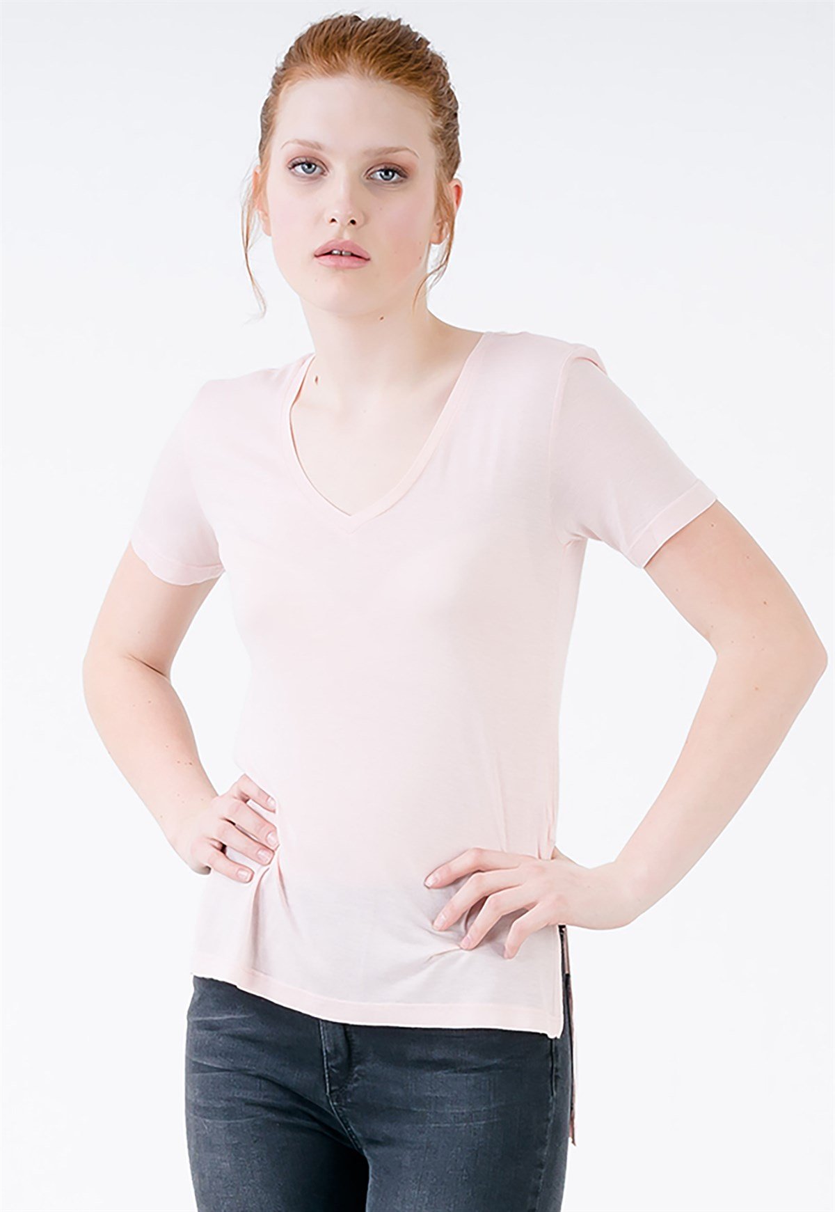 Relaxed V-neck T-shirt in Pink with Side Splits